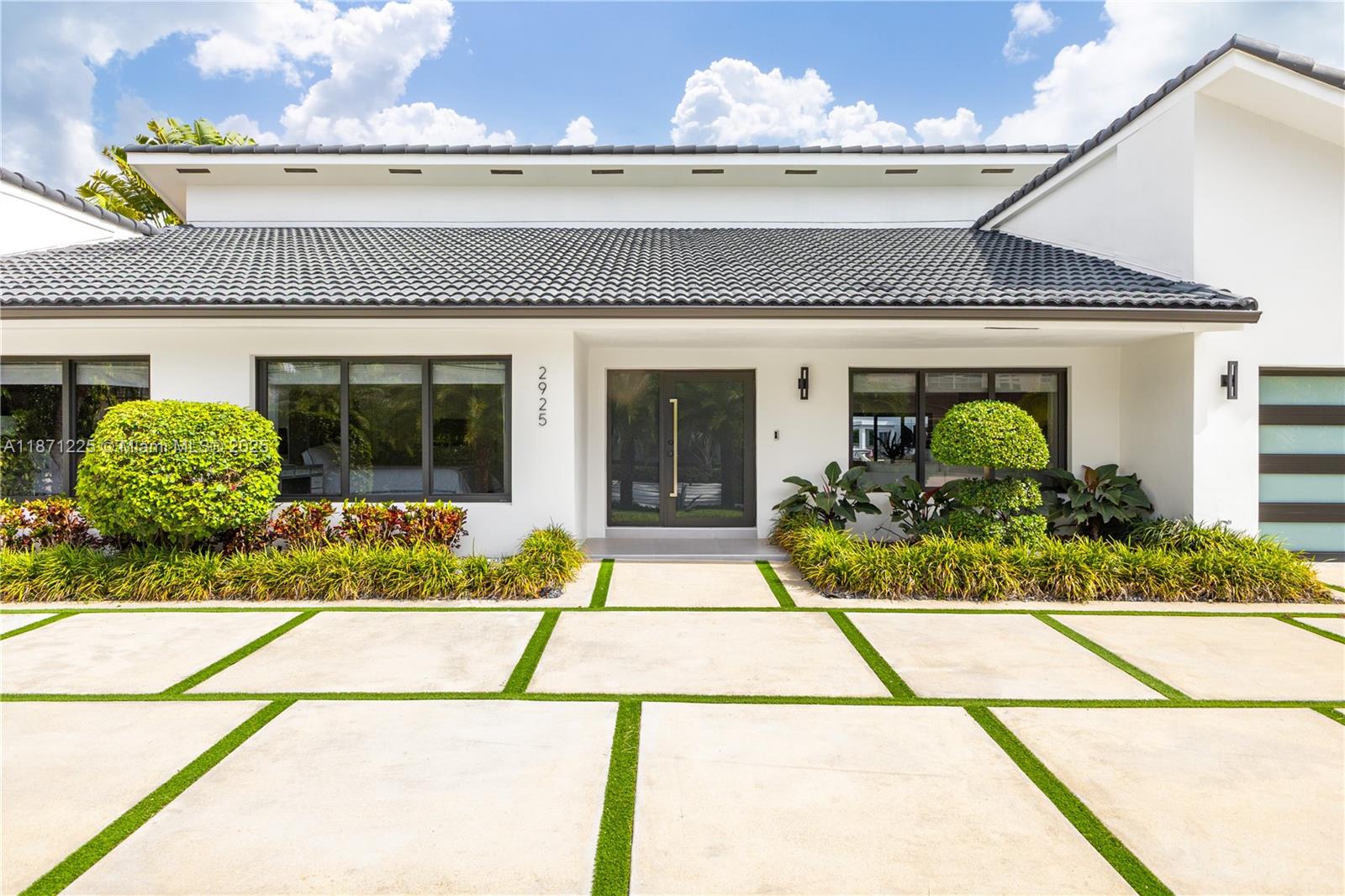 2925 NE 164th St North Miami Beach, FL 33160