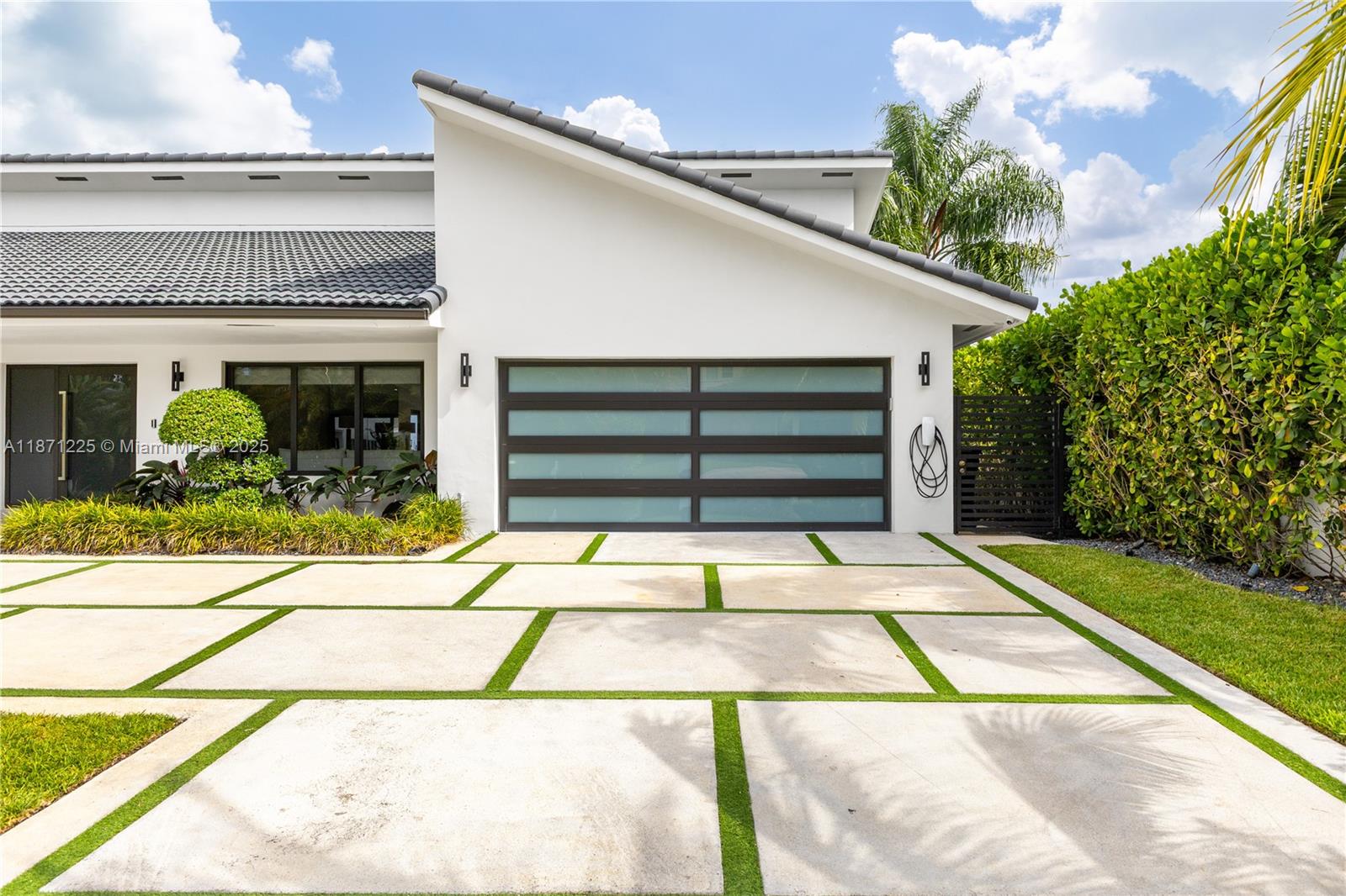 2925 NE 164th St North Miami Beach, FL 33160