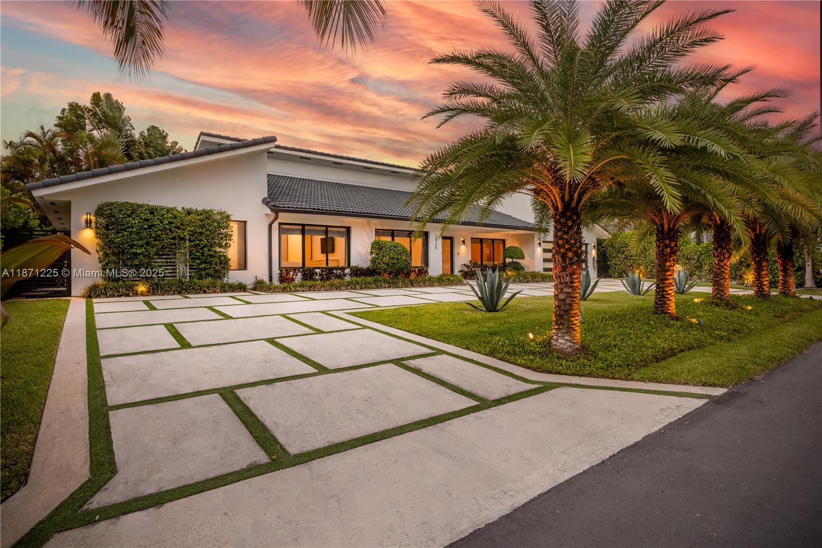 2925 NE 164th St North Miami Beach, FL 33160