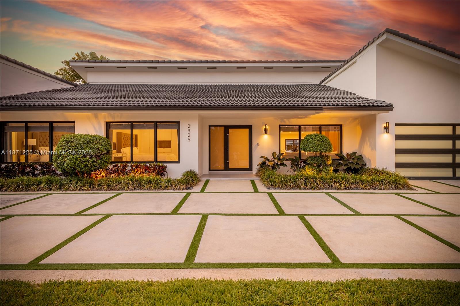 2925 NE 164th St North Miami Beach, FL 33160