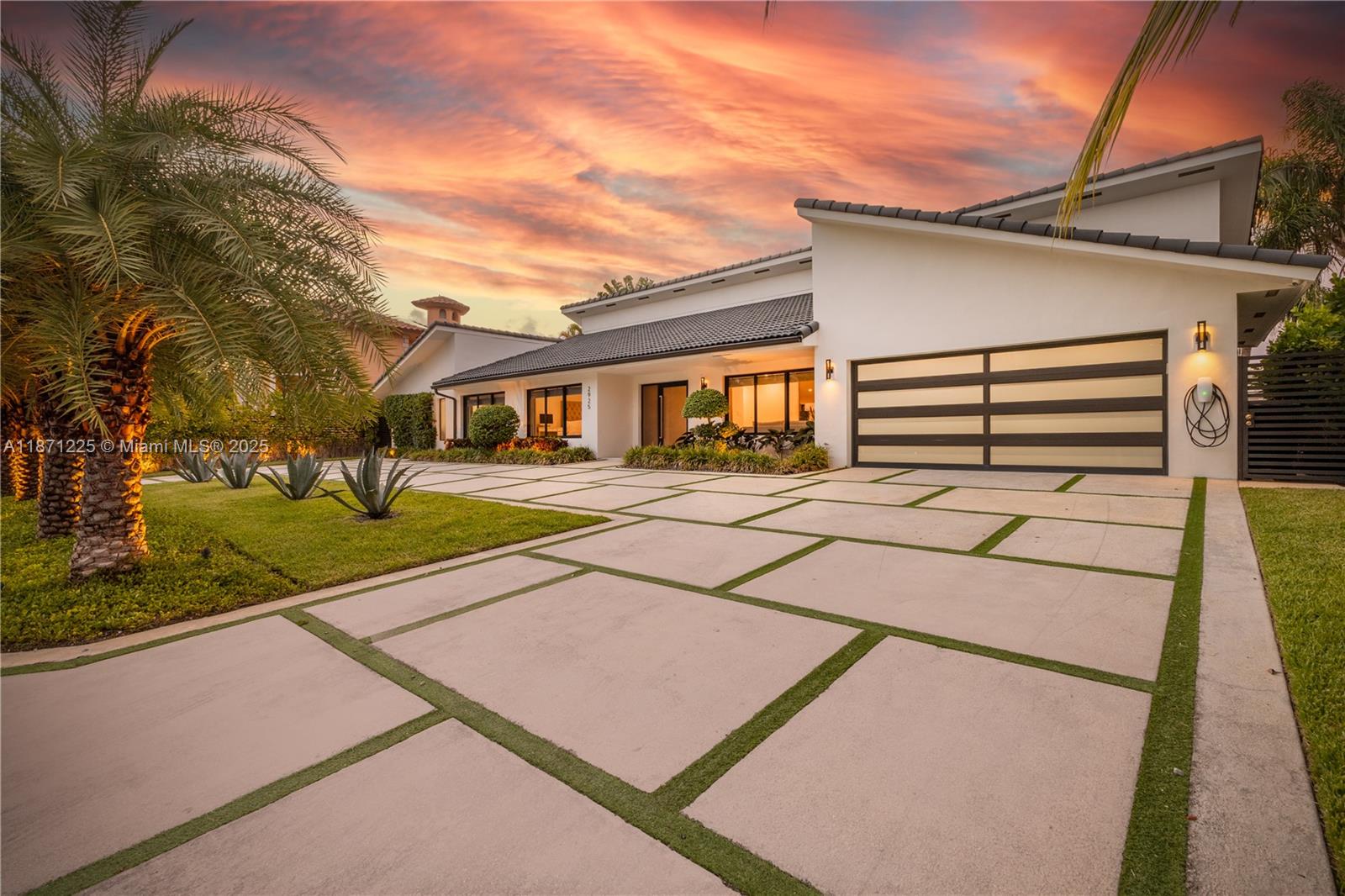 2925 NE 164th St North Miami Beach, FL 33160