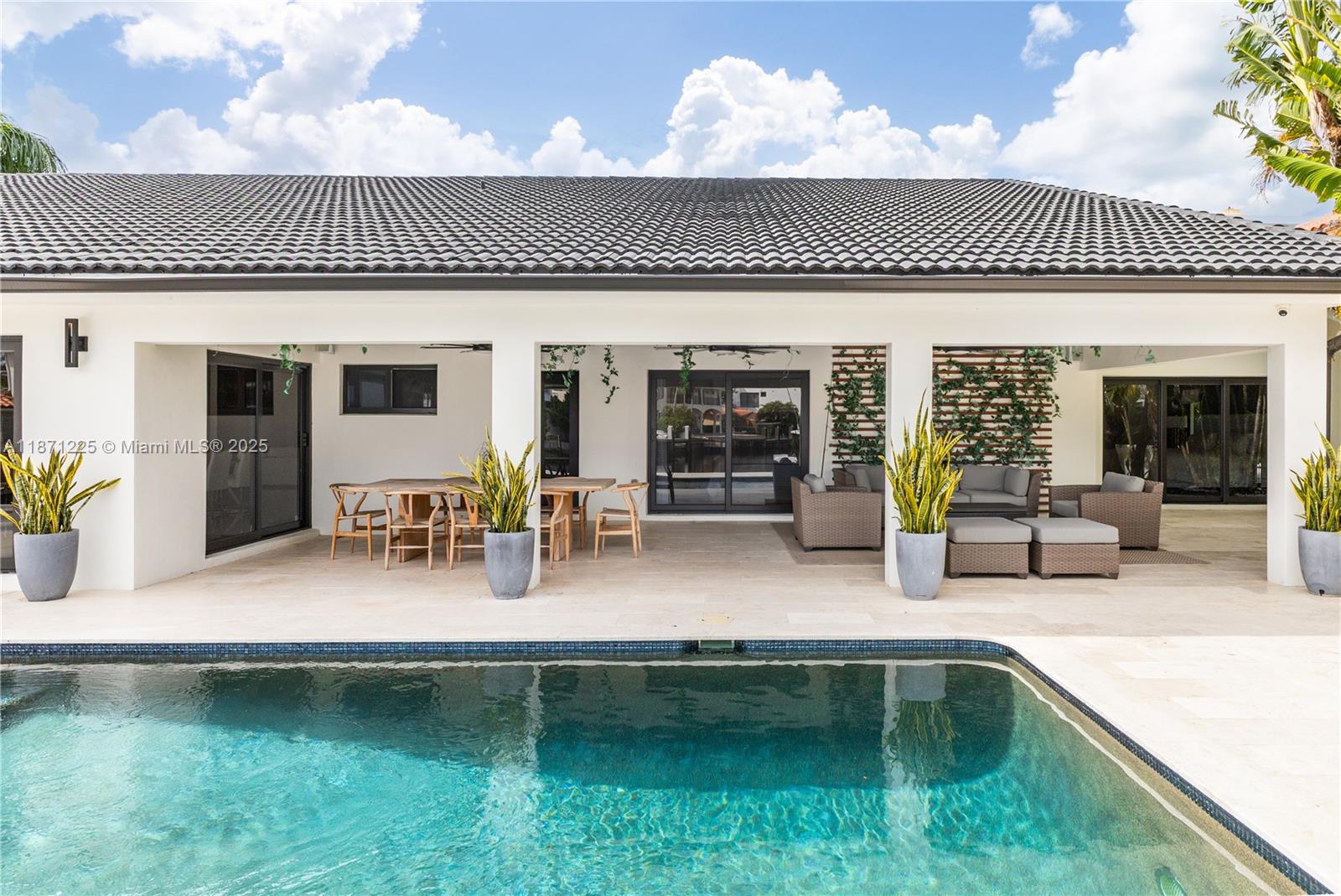 2925 NE 164th St North Miami Beach, FL 33160