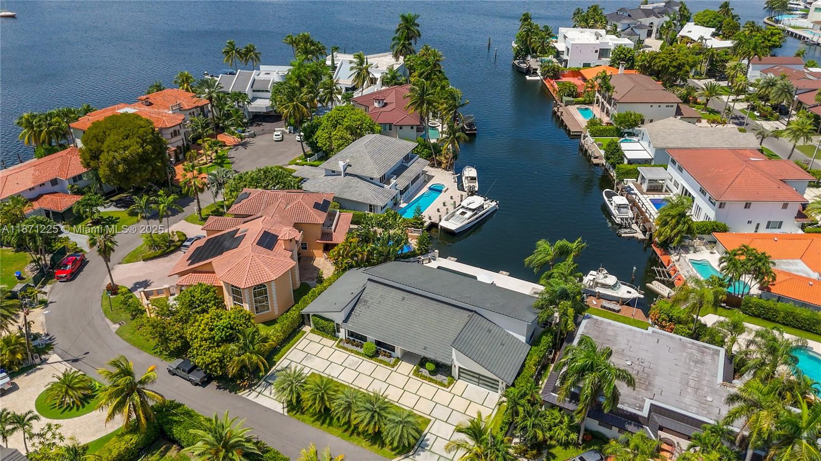 2925 NE 164th St North Miami Beach, FL 33160