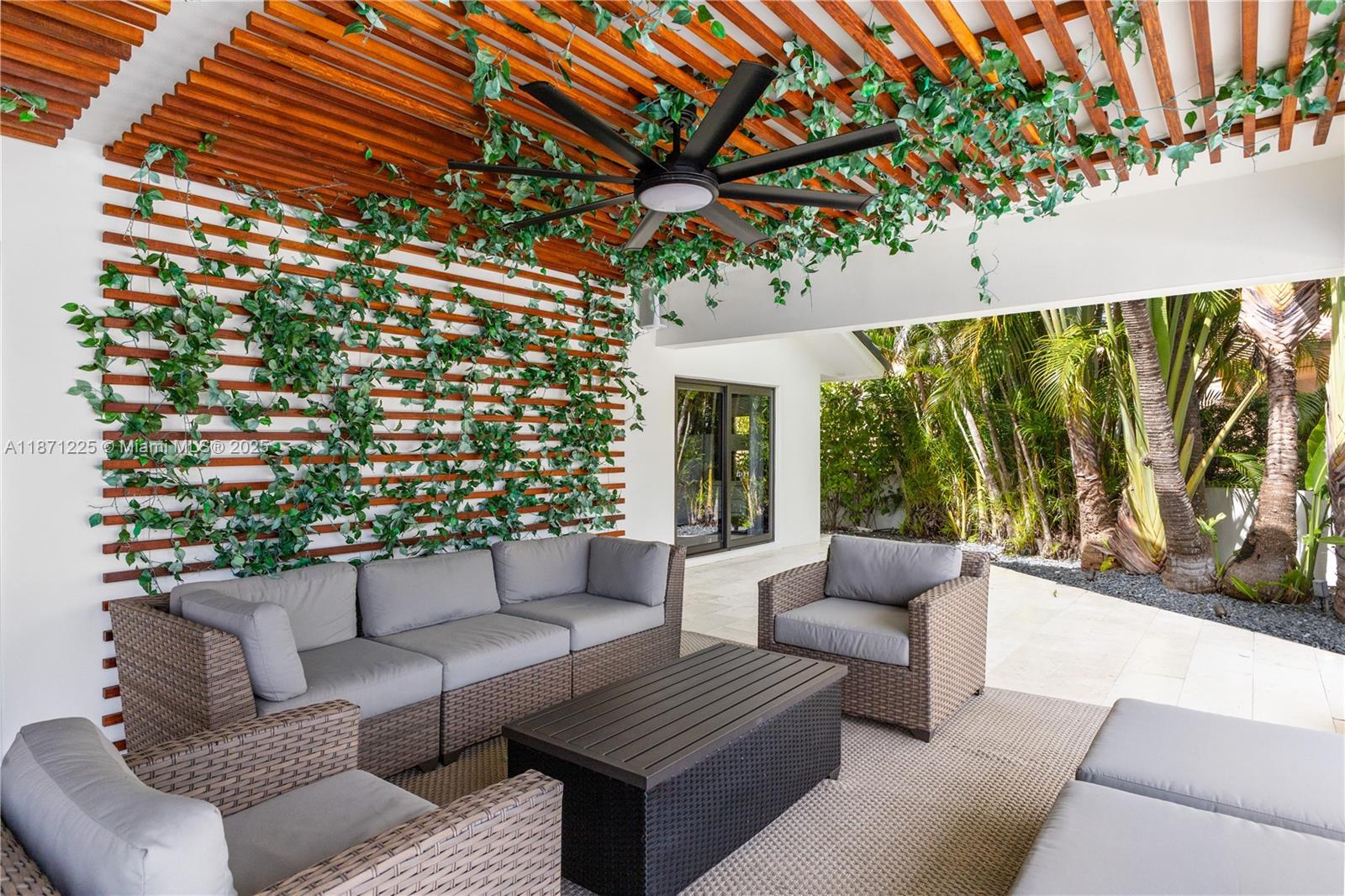 2925 NE 164th St North Miami Beach, FL 33160