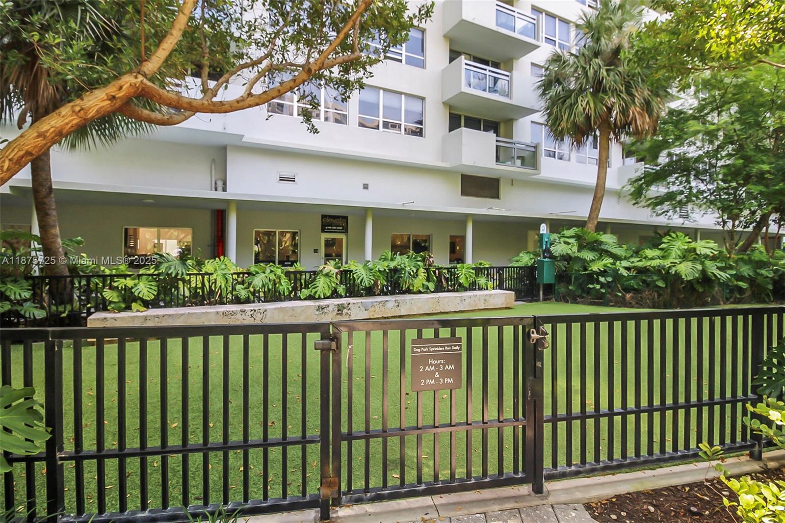 image Flamingo South Beach I Co15