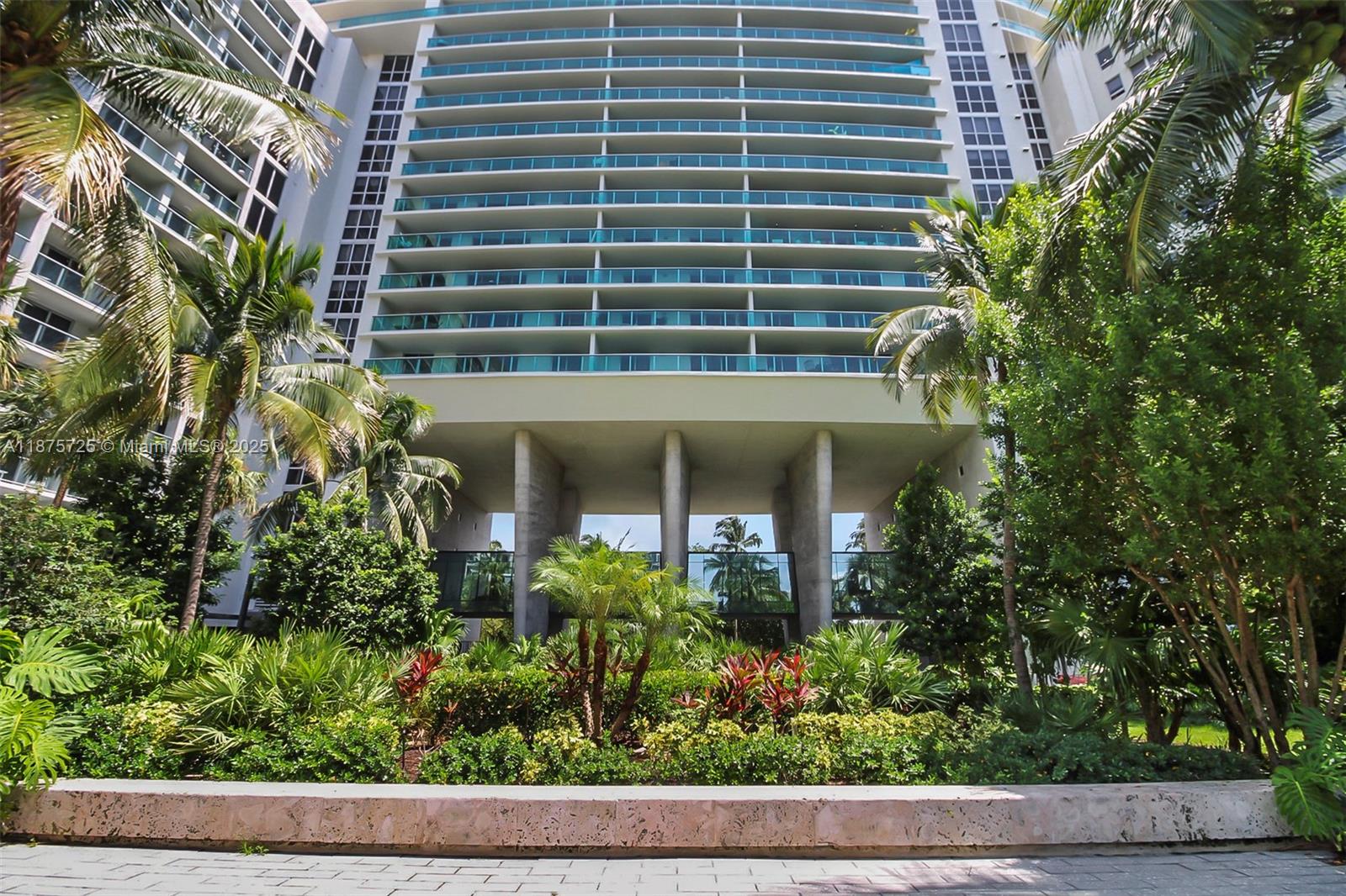 image Flamingo South Beach I Co17