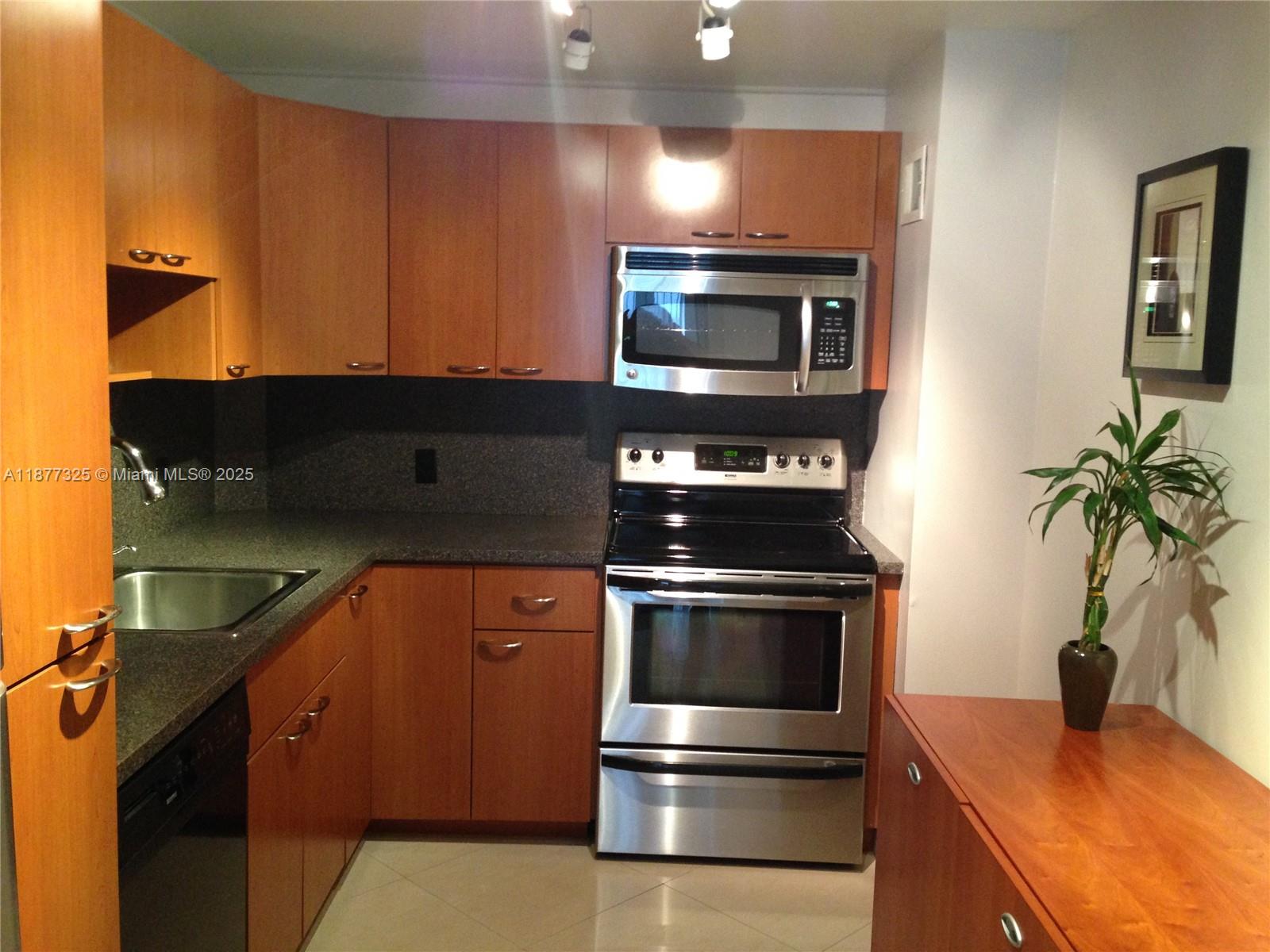 3375 N Country Clb Dr #1001