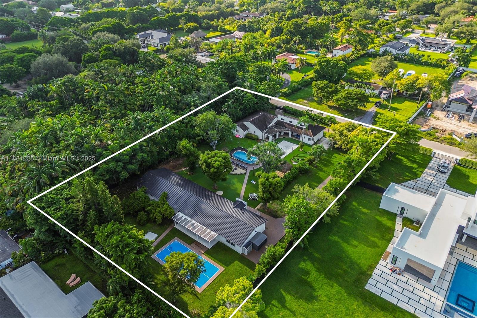 11461 SW 93rd St Miami, FL 33176