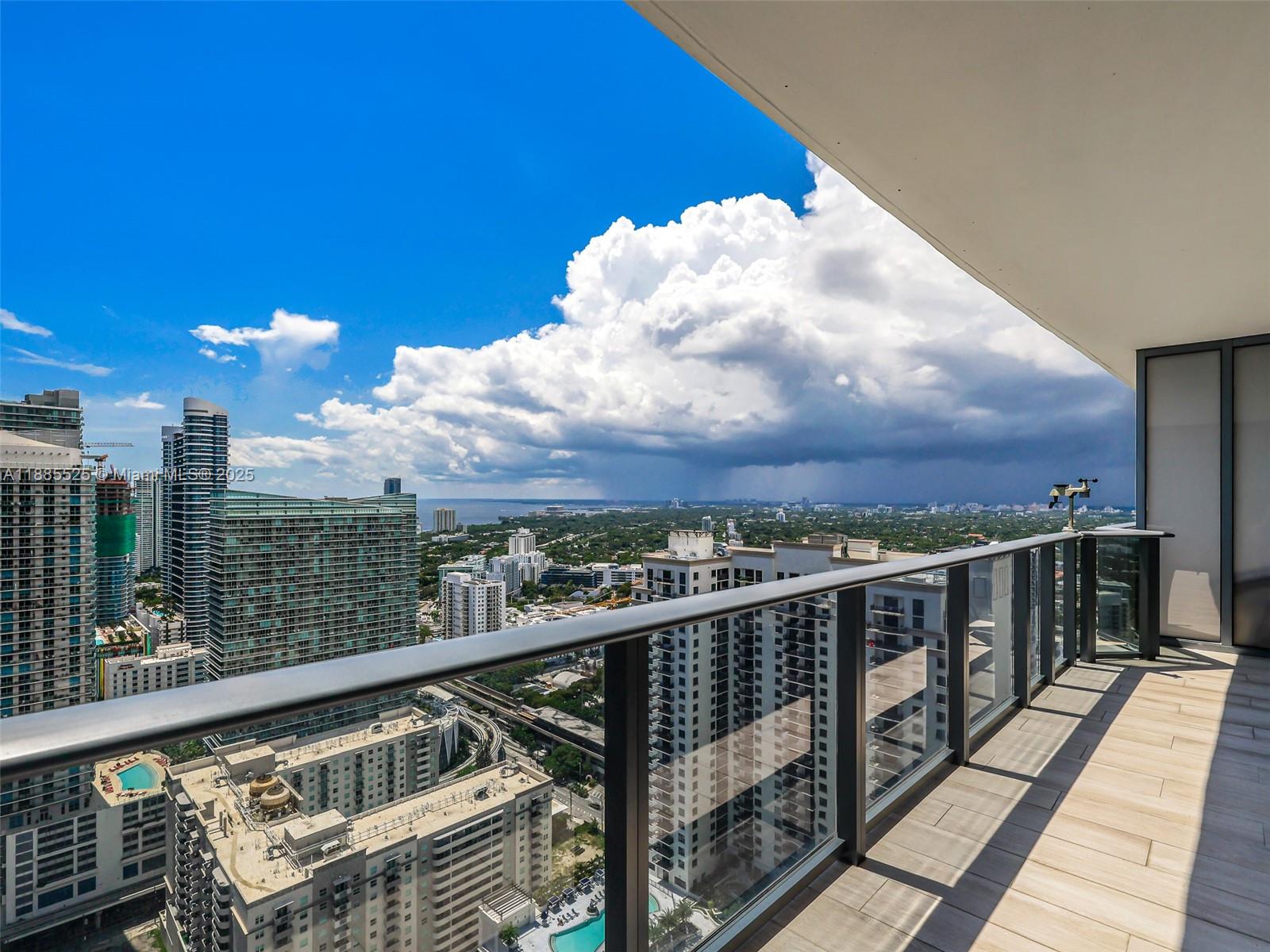 45 SW 9th St #3905