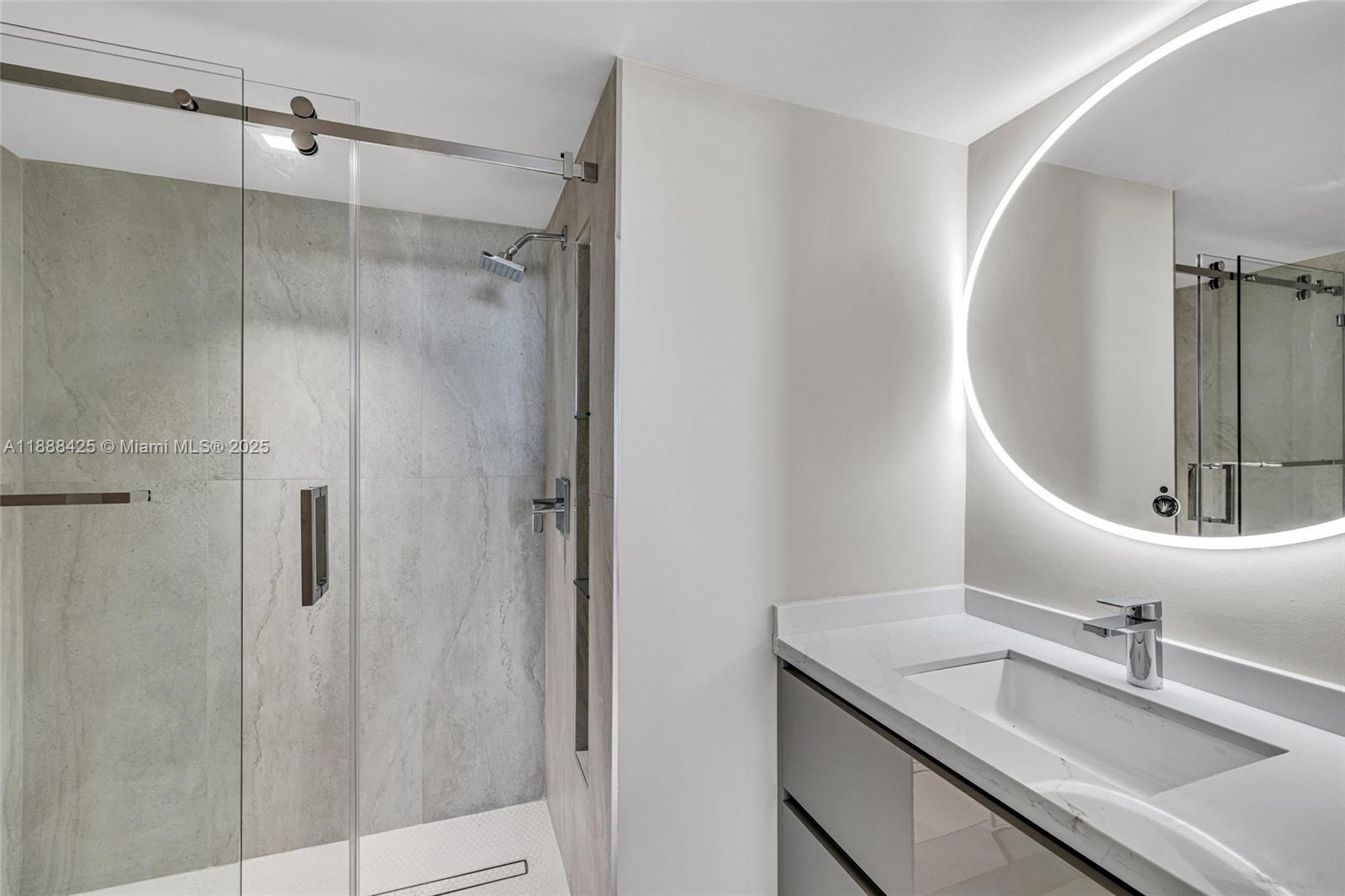 image Yacht Club At Portofino C9