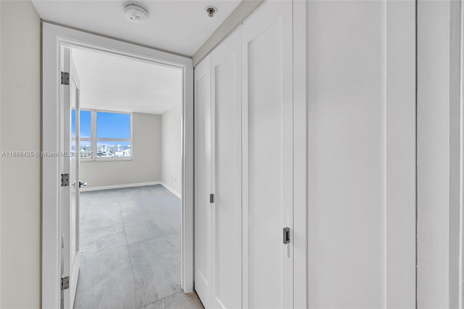 image Yacht Club At Portofino C10