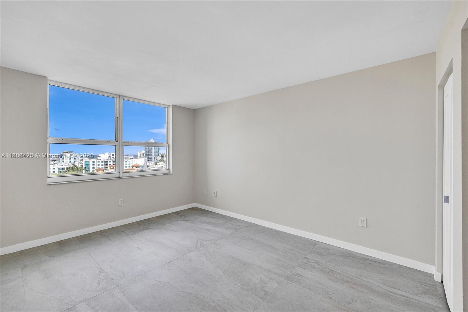 image Yacht Club At Portofino C12