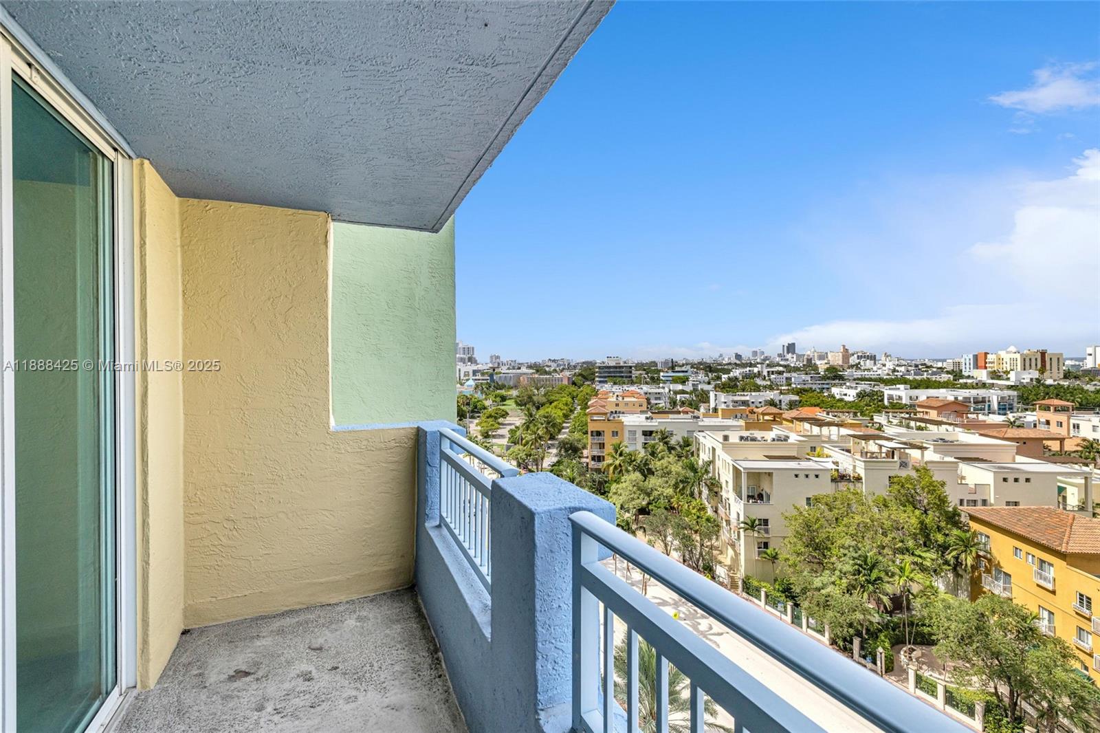 image Yacht Club At Portofino C15