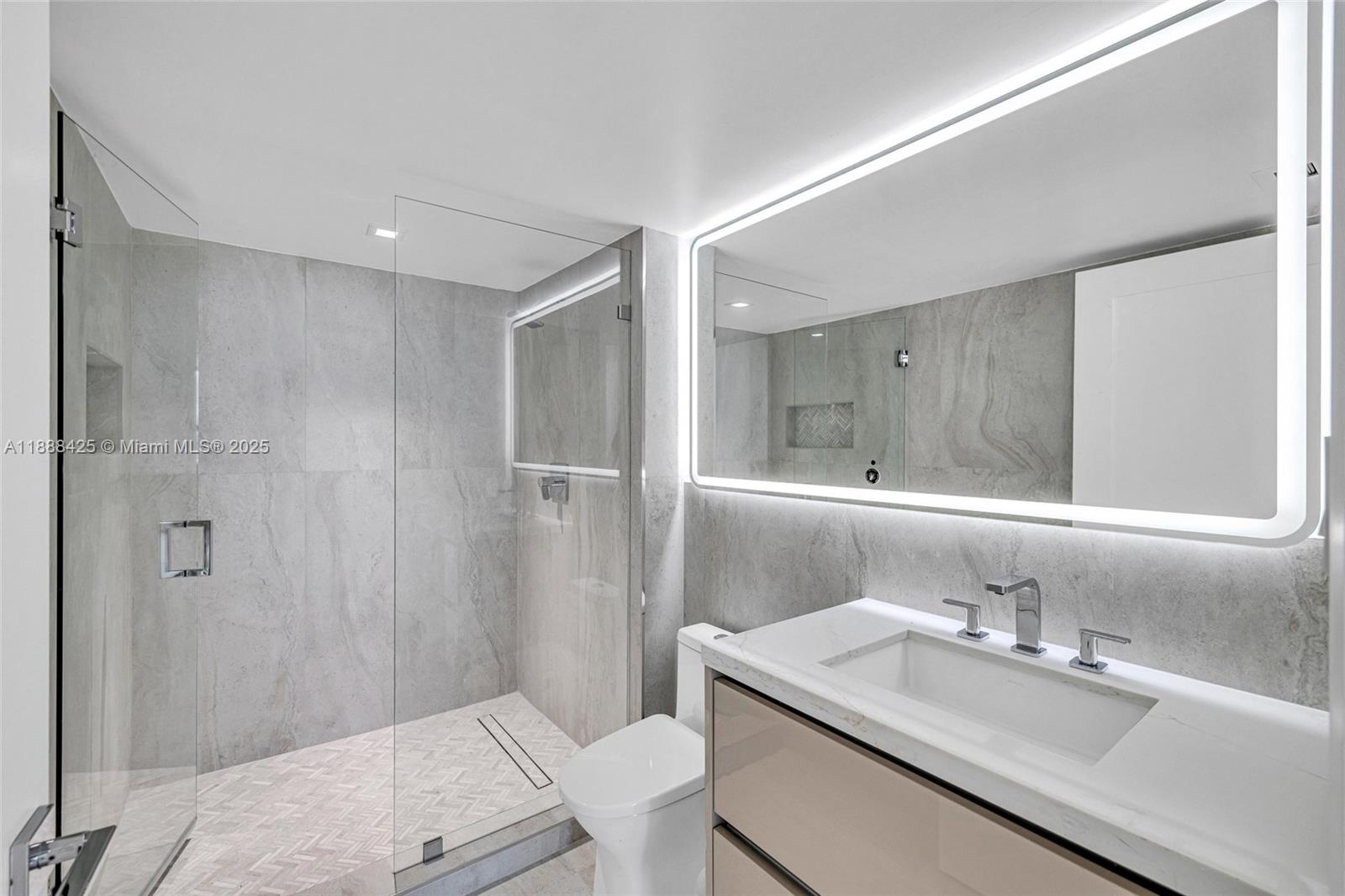 image Yacht Club At Portofino C16