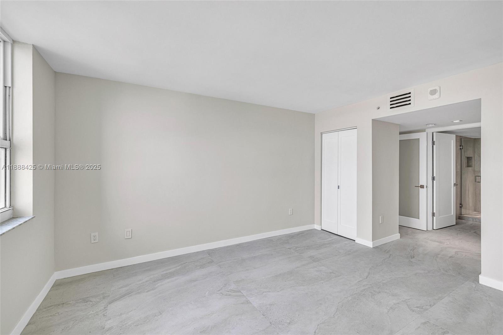 image Yacht Club At Portofino C20