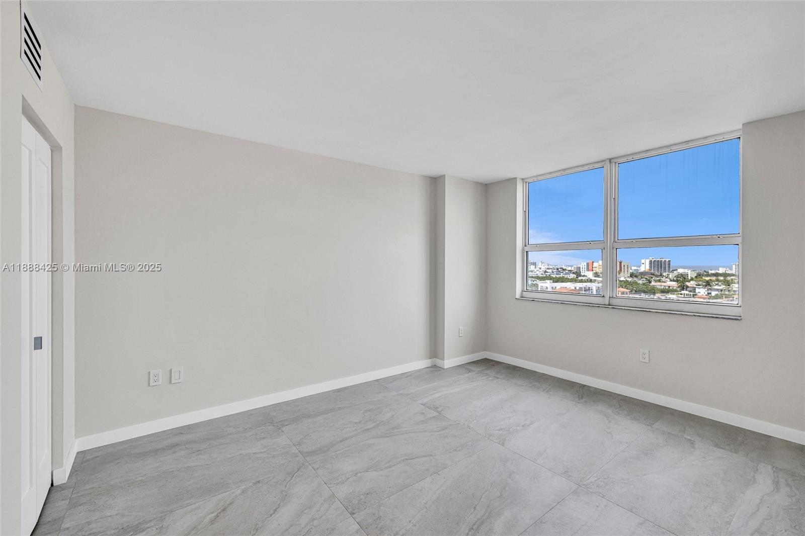 image Yacht Club At Portofino C21