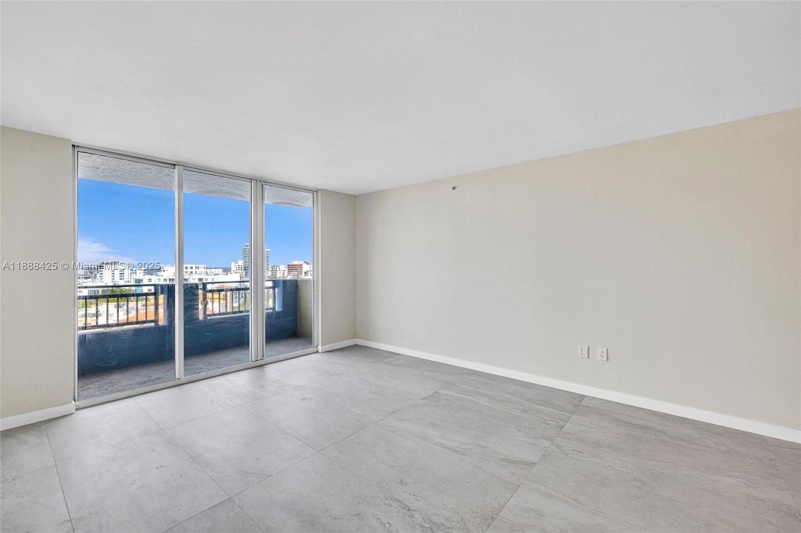 image Yacht Club At Portofino C22