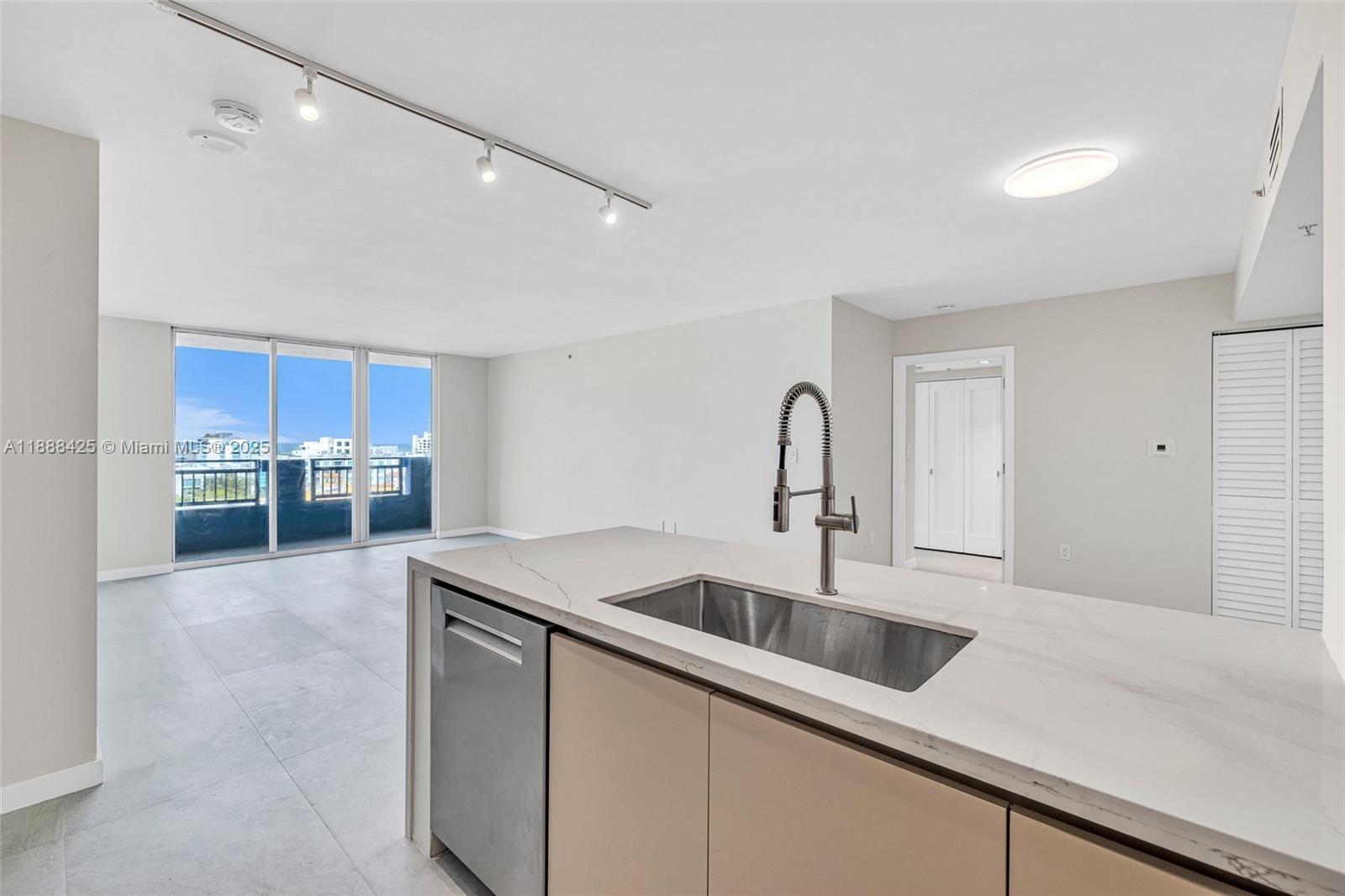 image Yacht Club At Portofino C2