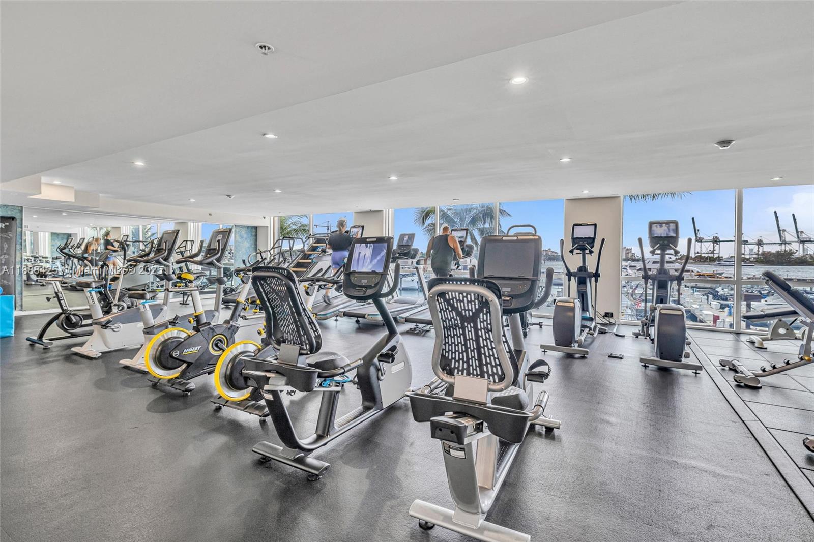 image Yacht Club At Portofino C43