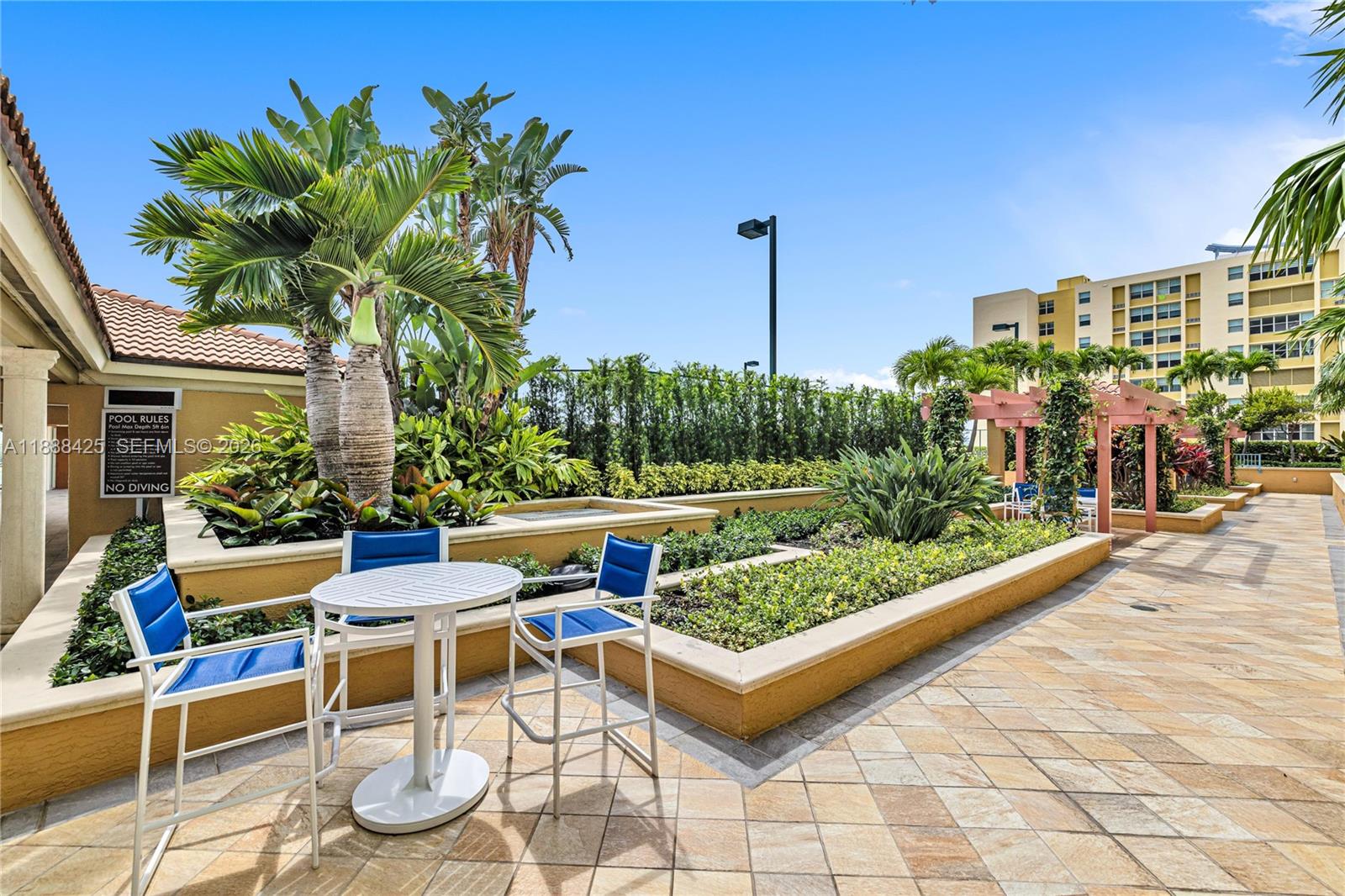 image Yacht Club at Portofino64