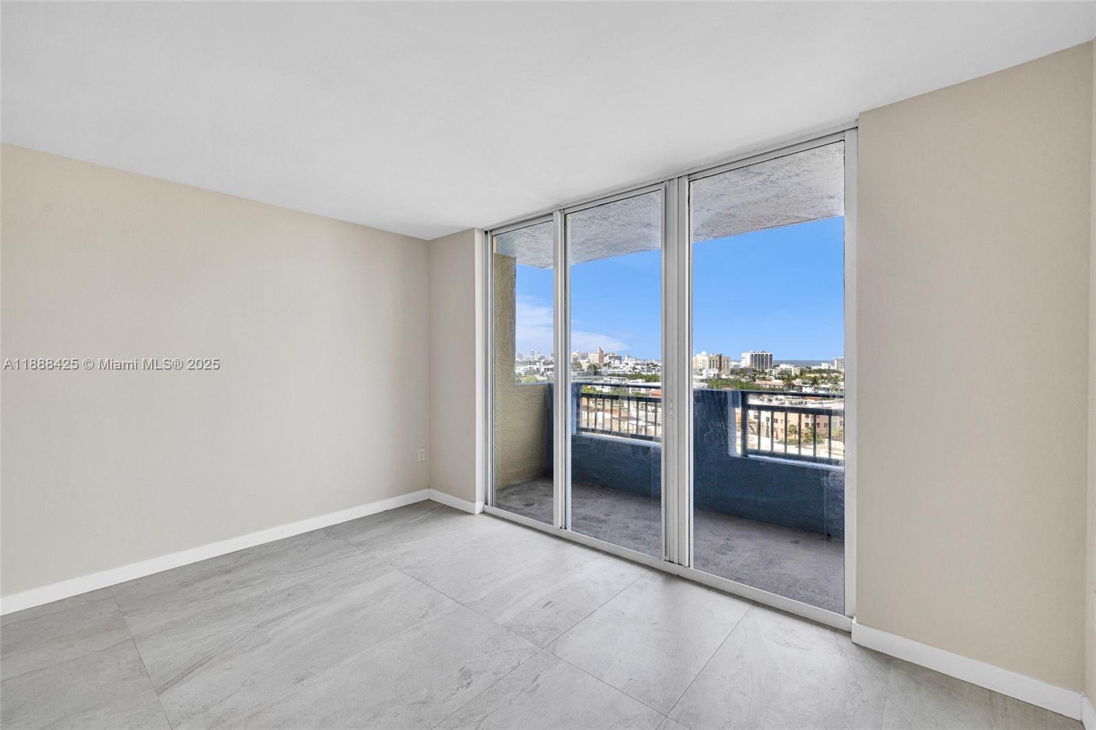 image Yacht Club At Portofino C7