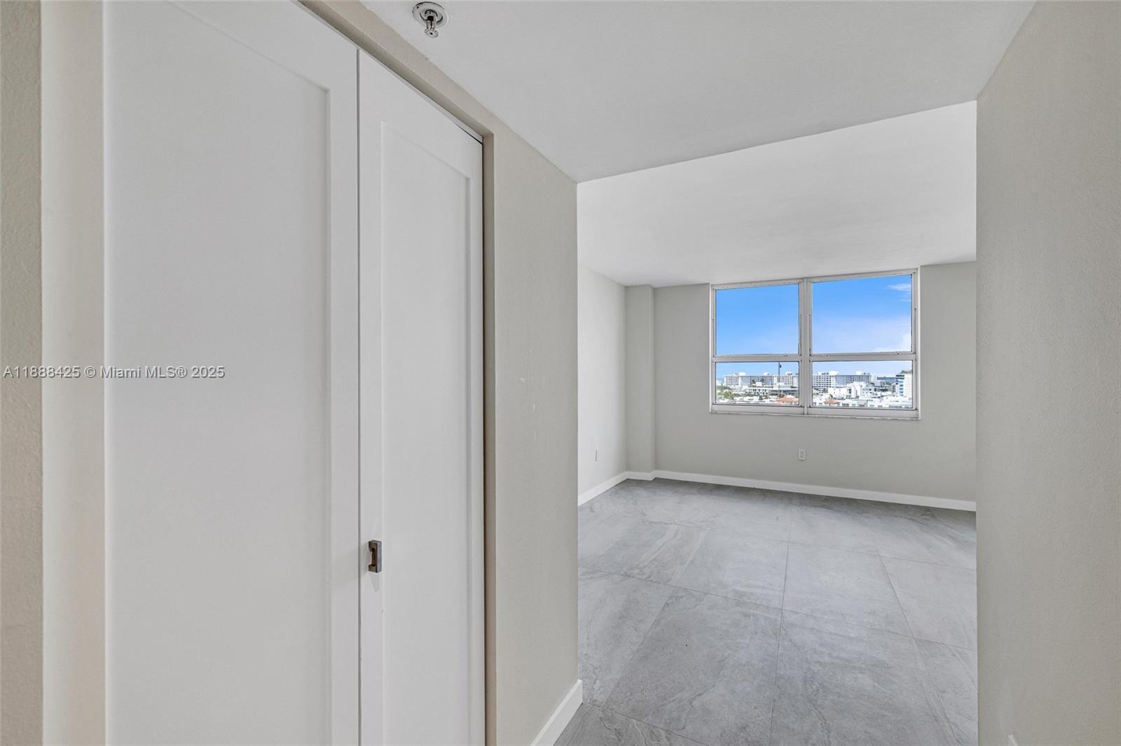 image Yacht Club At Portofino C8