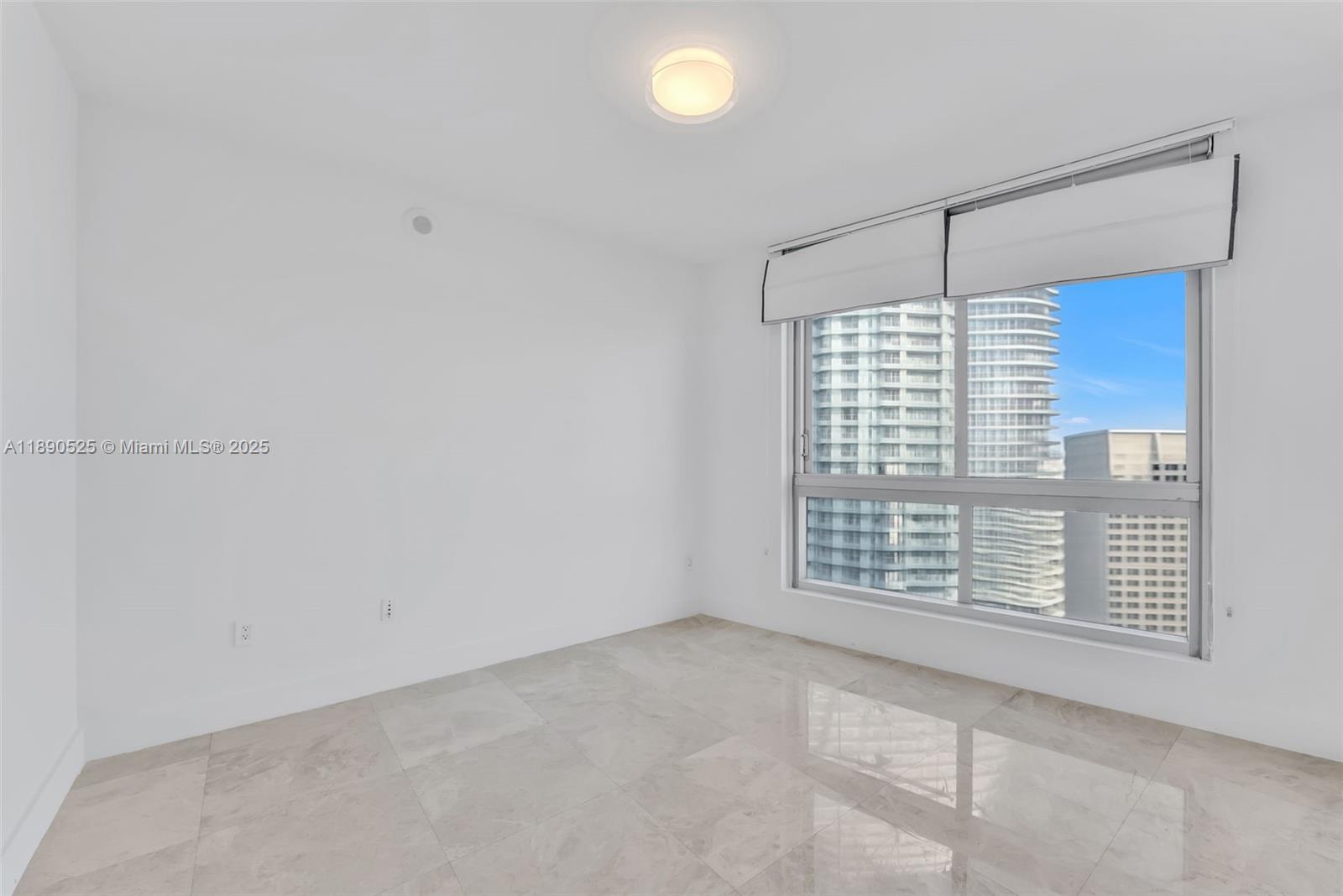 image Iconbrickell Condo No 19