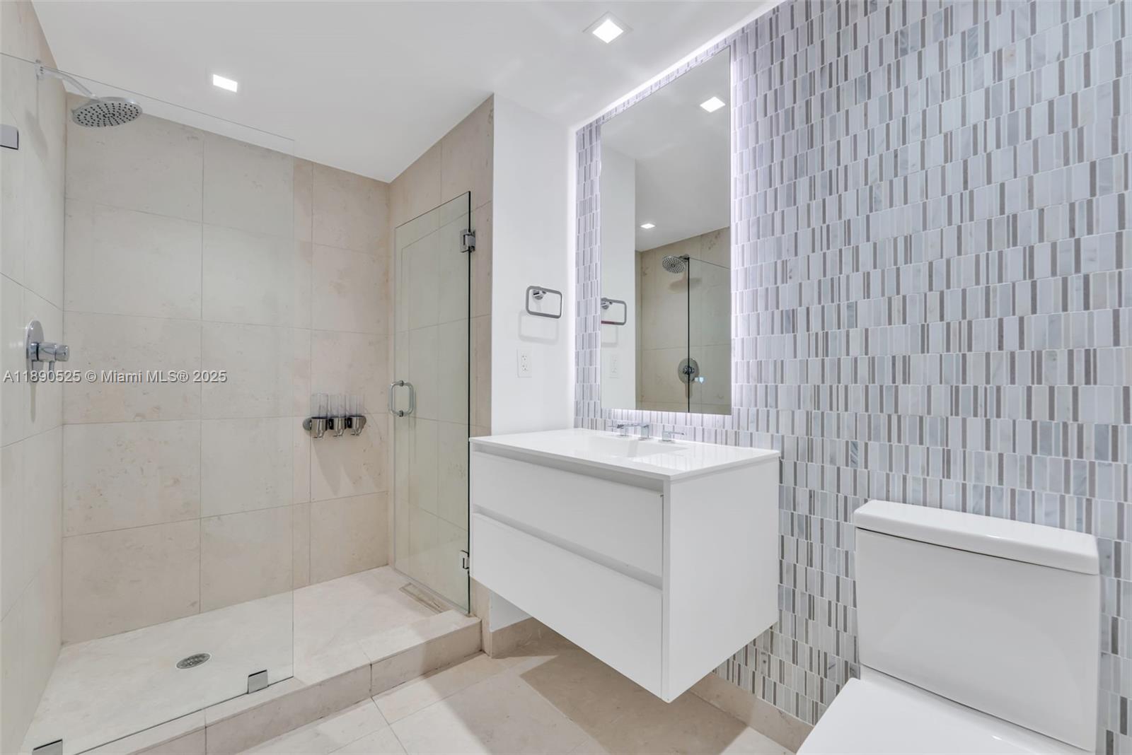 image Iconbrickell Condo No 110