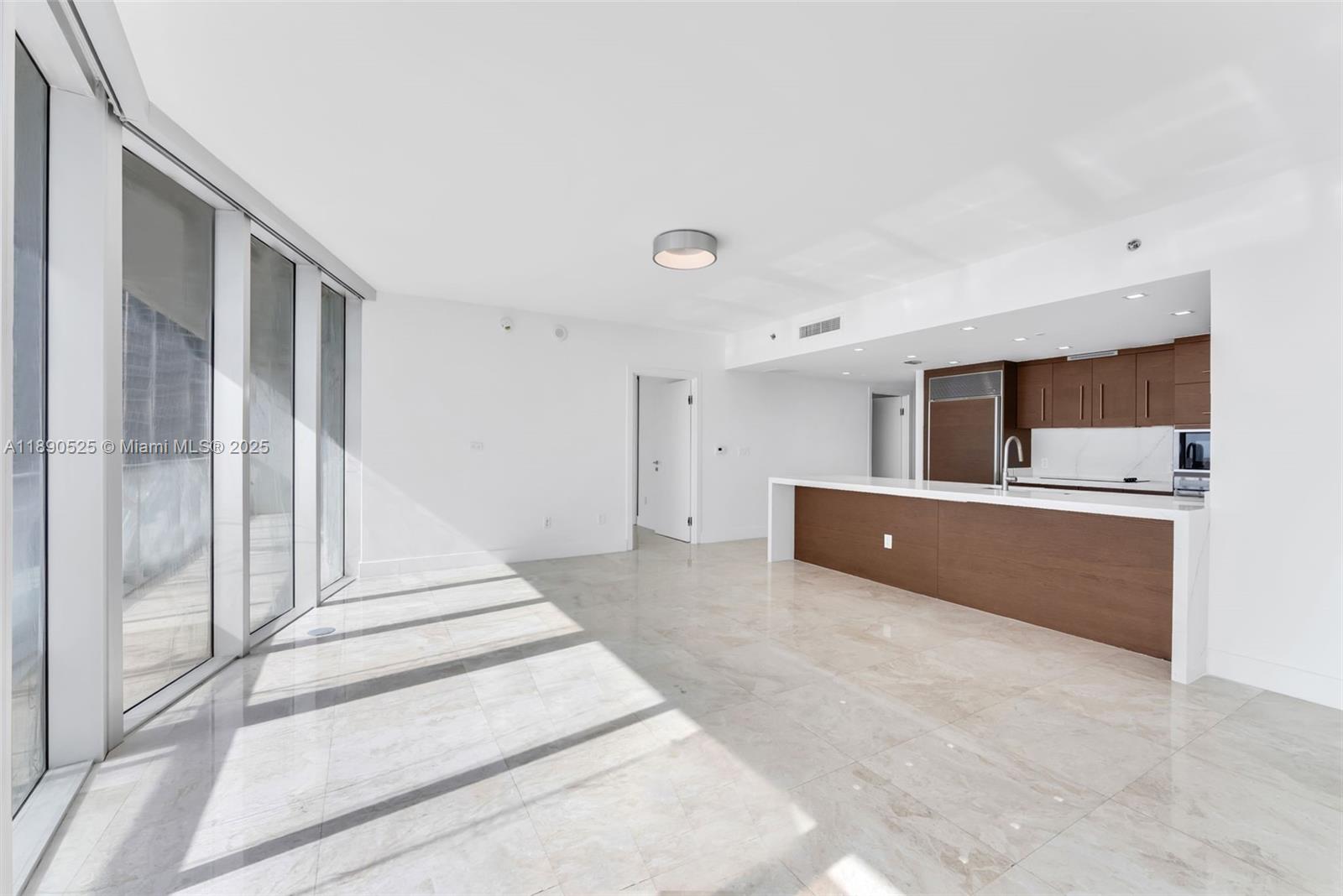 image Iconbrickell Condo No 11