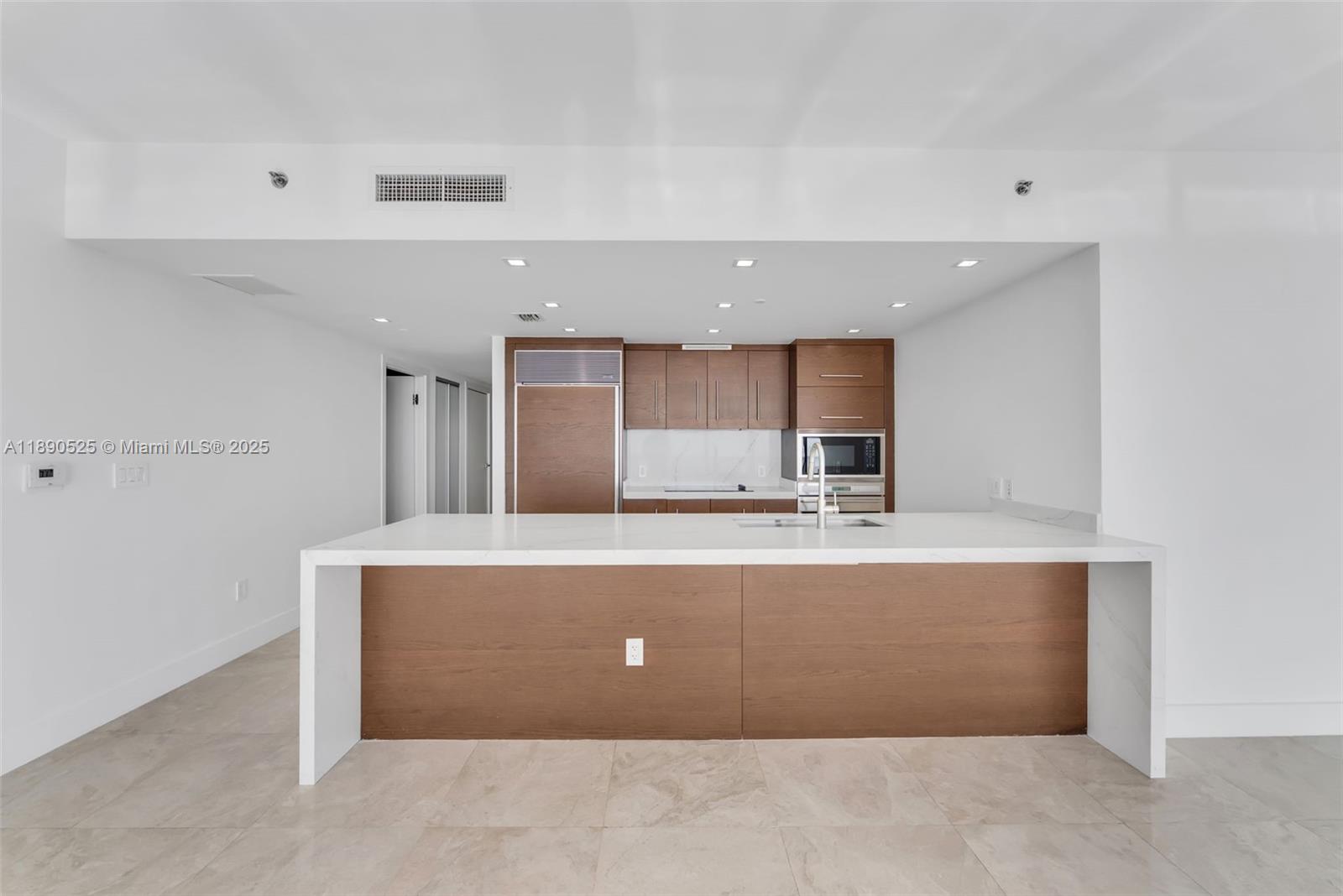 image Iconbrickell Condo No 12