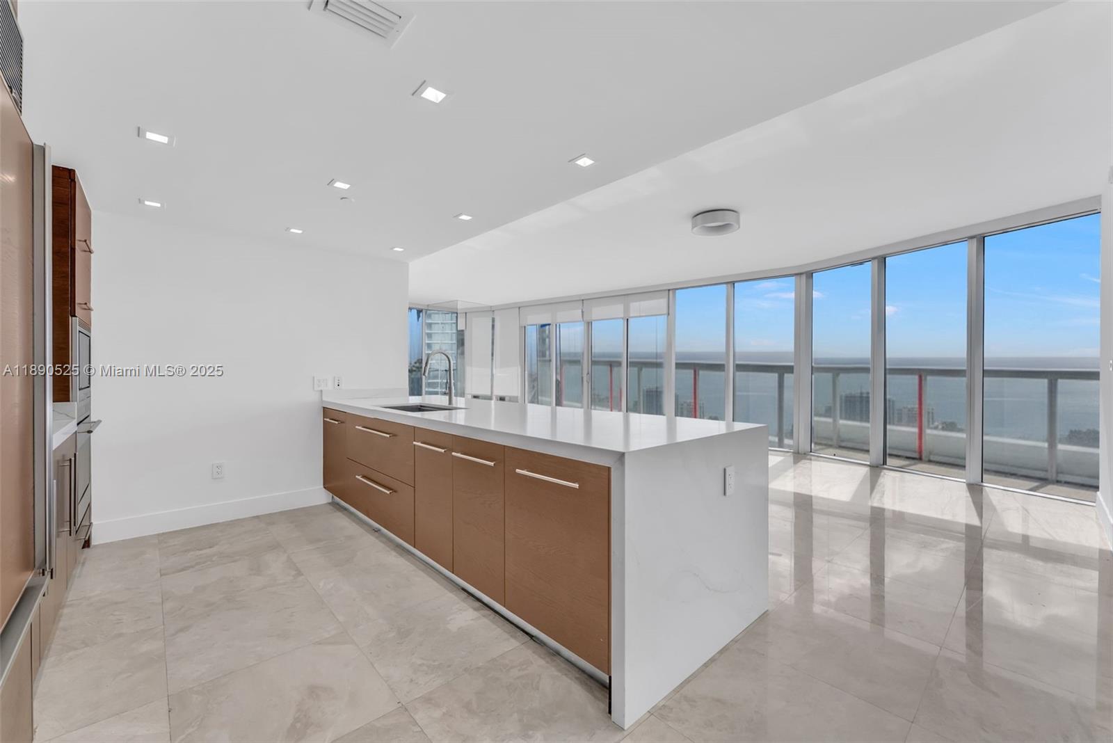 image Iconbrickell Condo No 13