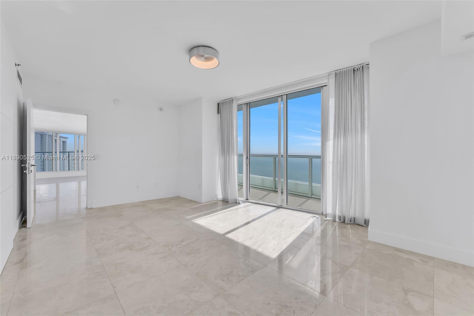 image Iconbrickell Condo No 14