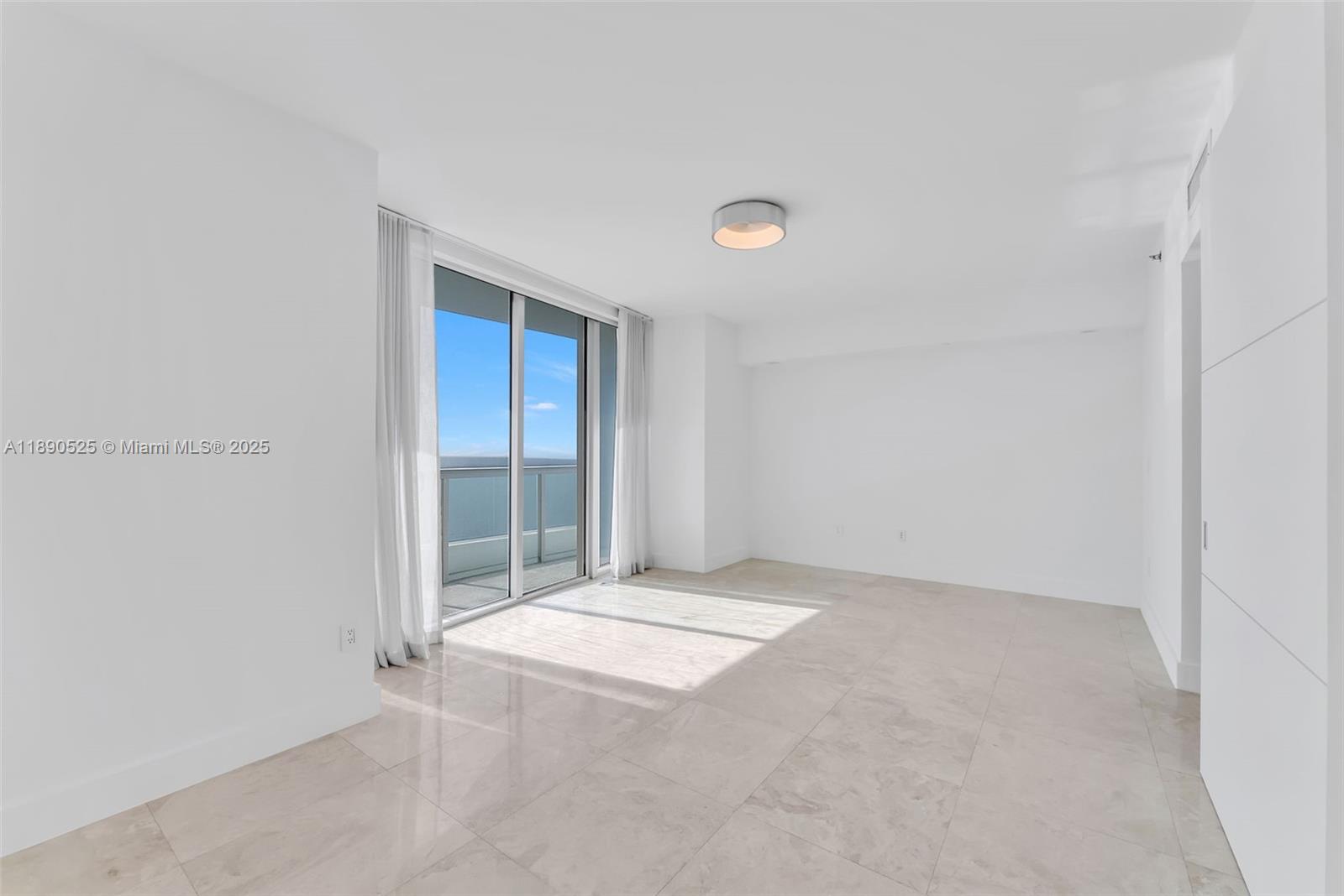 image Iconbrickell Condo No 15