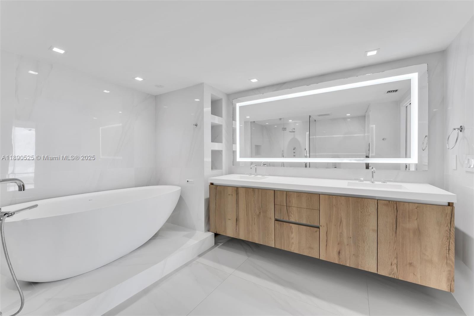 image Iconbrickell Condo No 16