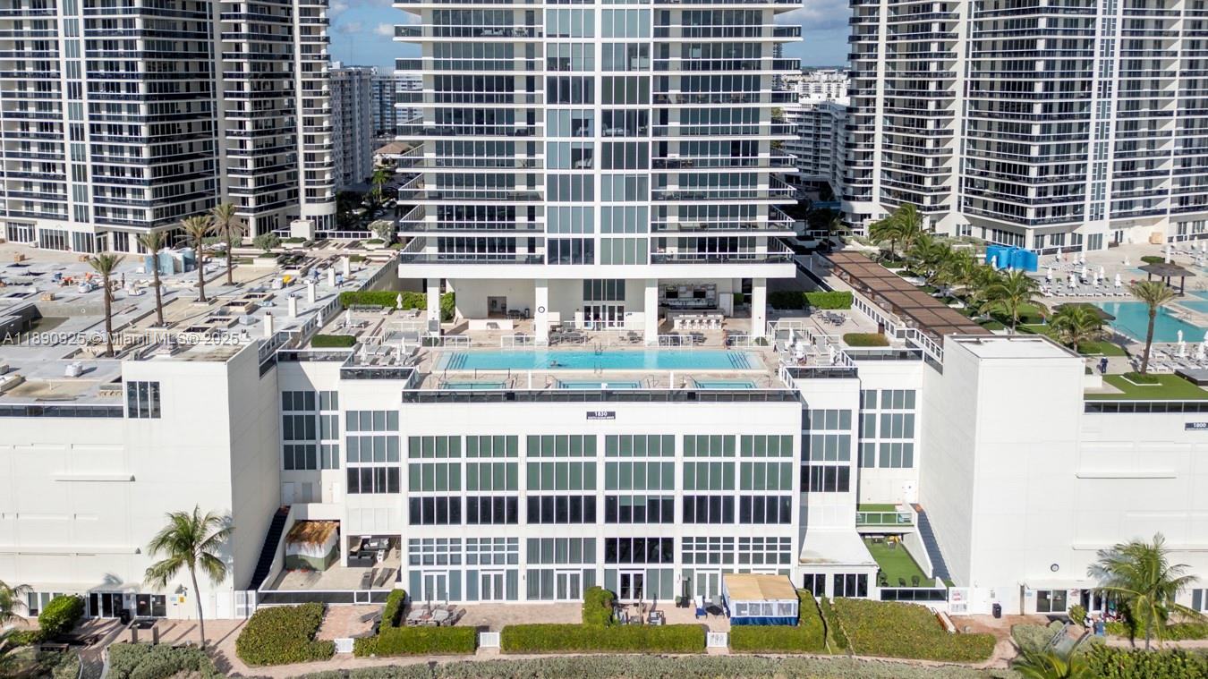 image Beach Club Two39