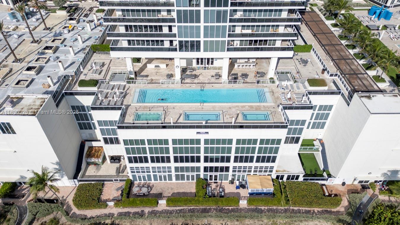 image Beach Club Two40