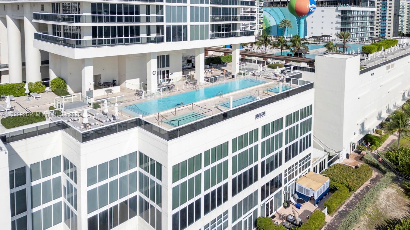 image Beach Club Two42