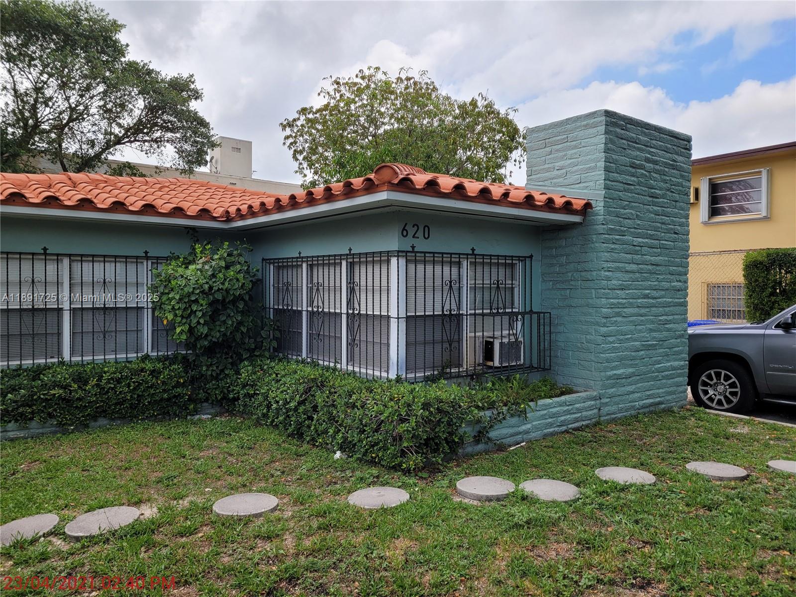 620 SW 6th Ave #2