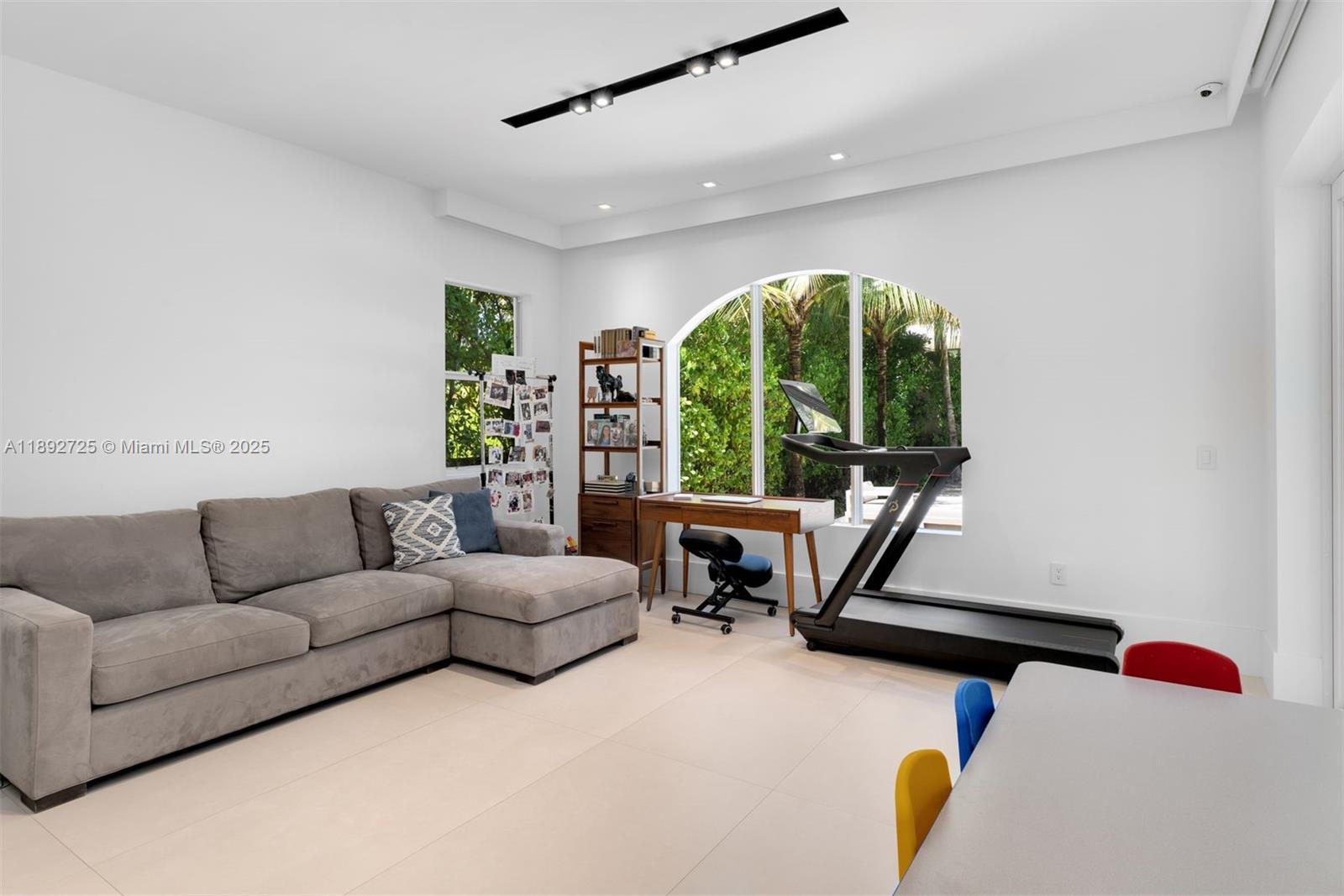 229 Golden Bch Dr Golden Beach, FL 33160