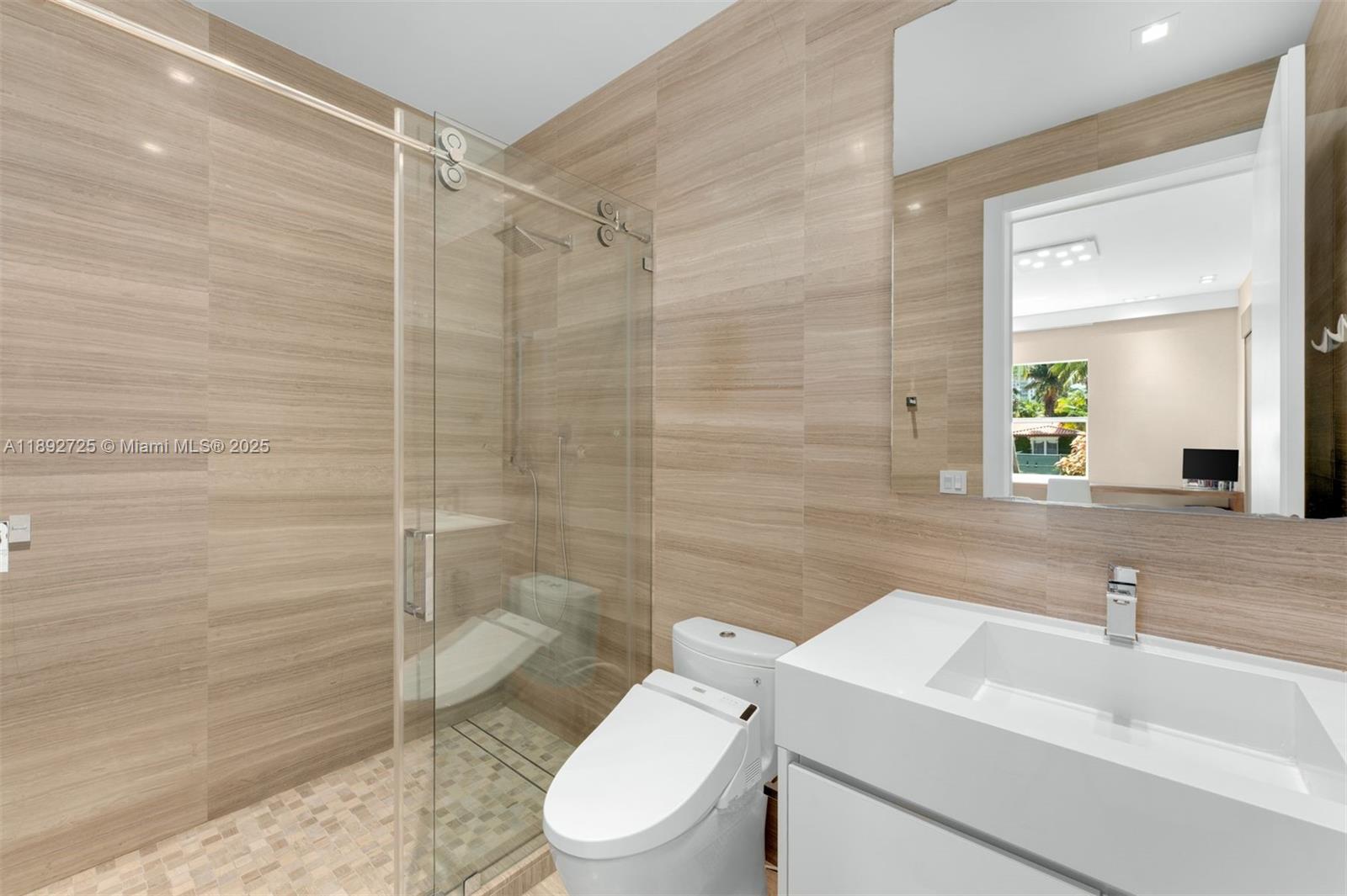 229 Golden Bch Dr Golden Beach, FL 33160