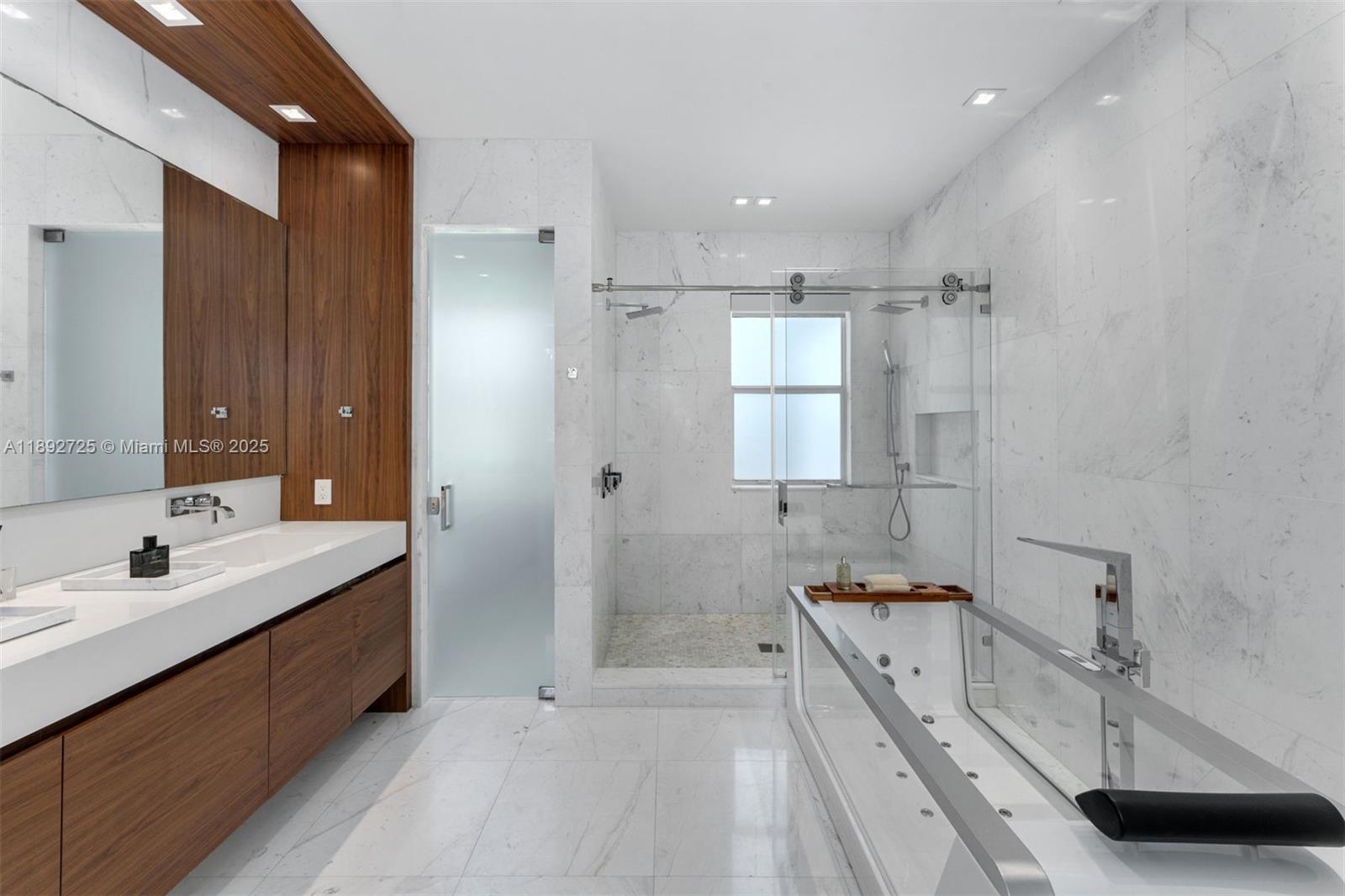 229 Golden Bch Dr Golden Beach, FL 33160