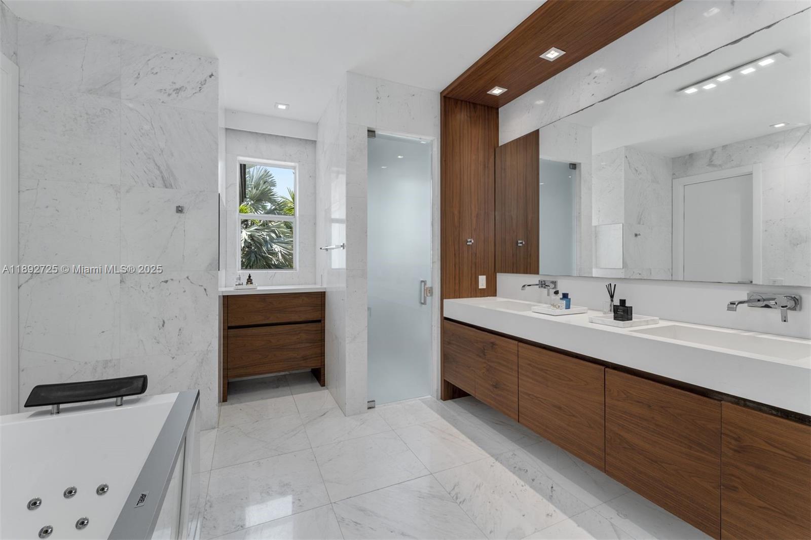 229 Golden Bch Dr Golden Beach, FL 33160