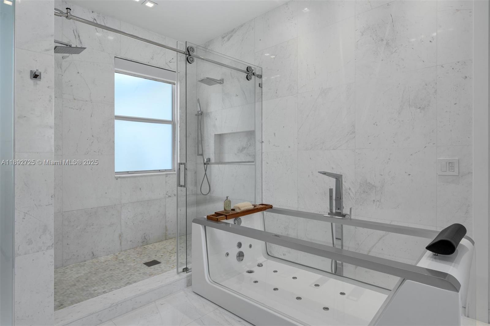 229 Golden Bch Dr Golden Beach, FL 33160