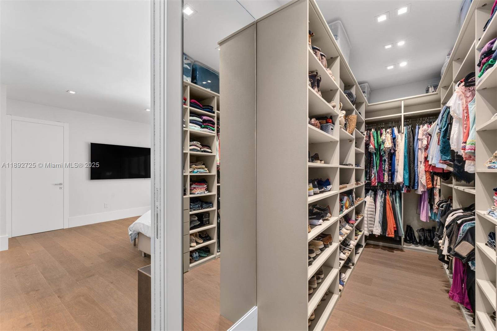 229 Golden Bch Dr Golden Beach, FL 33160