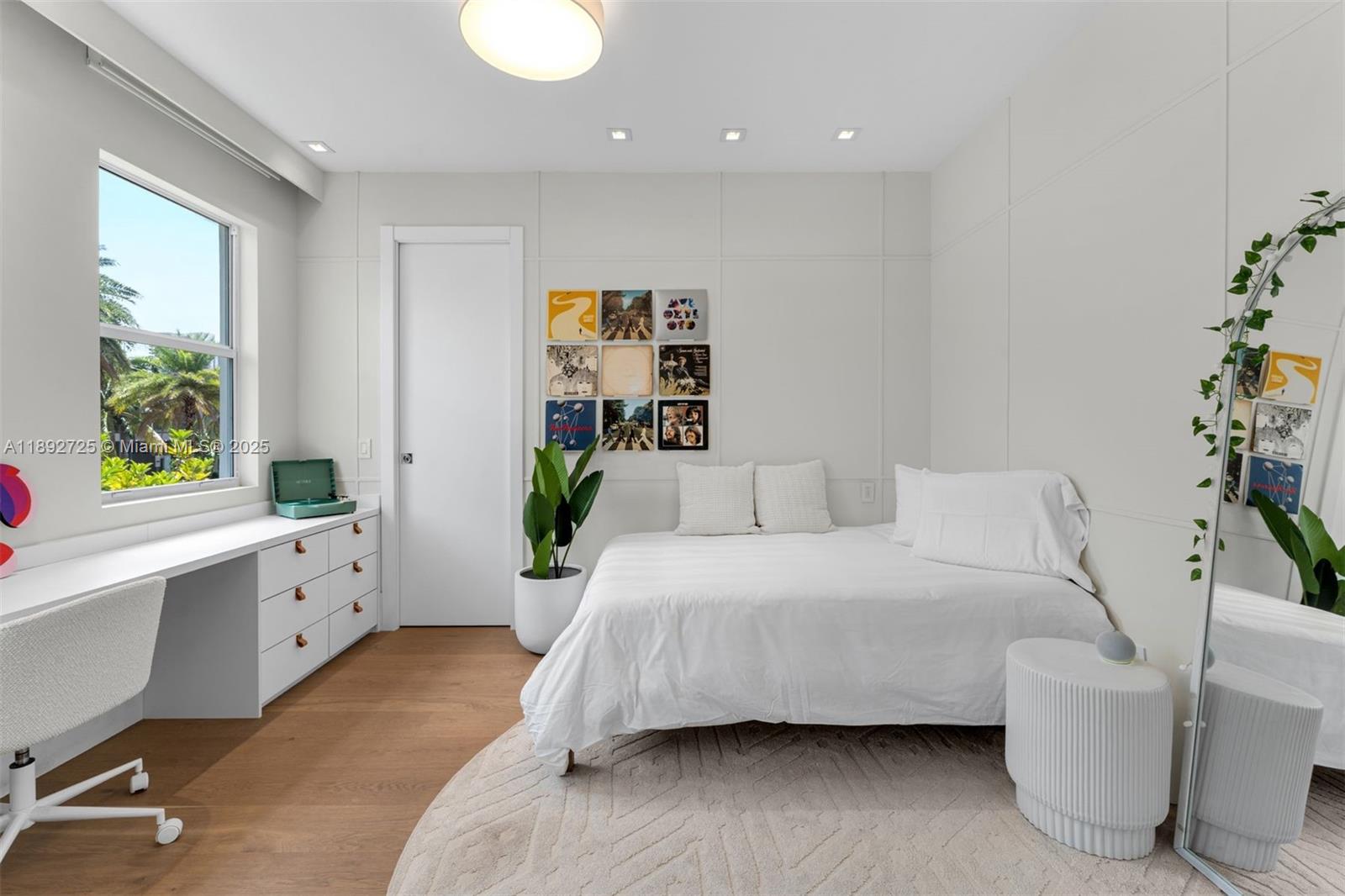 229 Golden Bch Dr Golden Beach, FL 33160