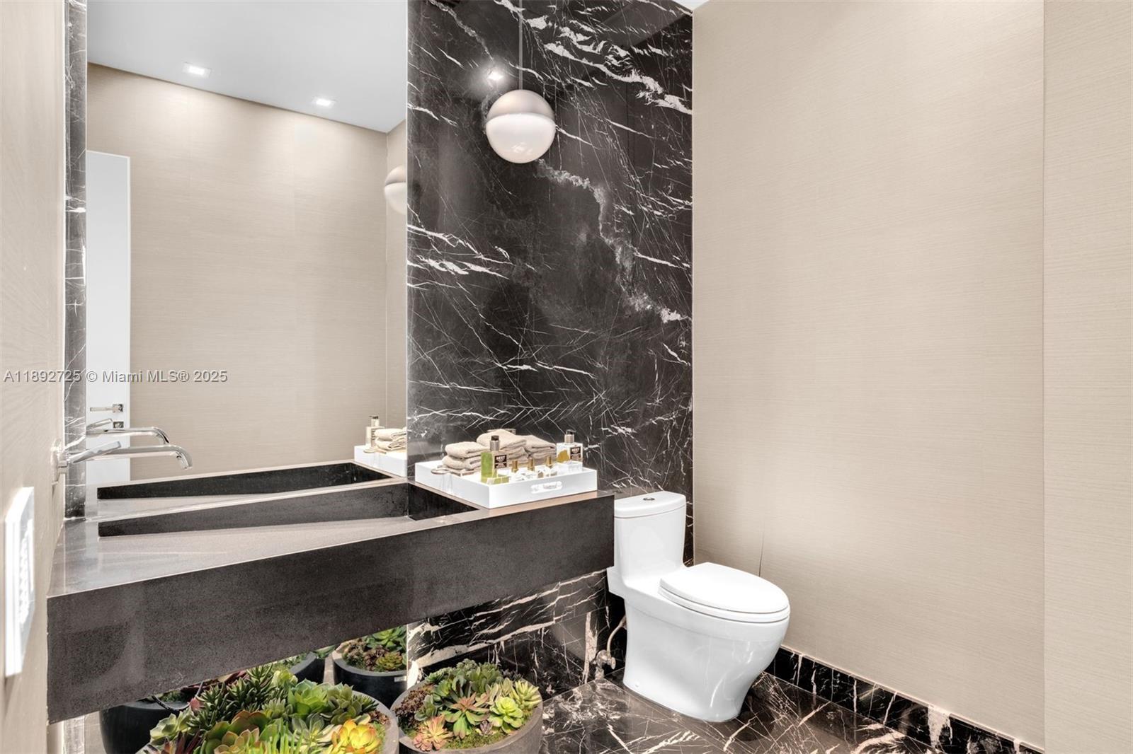 229 Golden Bch Dr Golden Beach, FL 33160