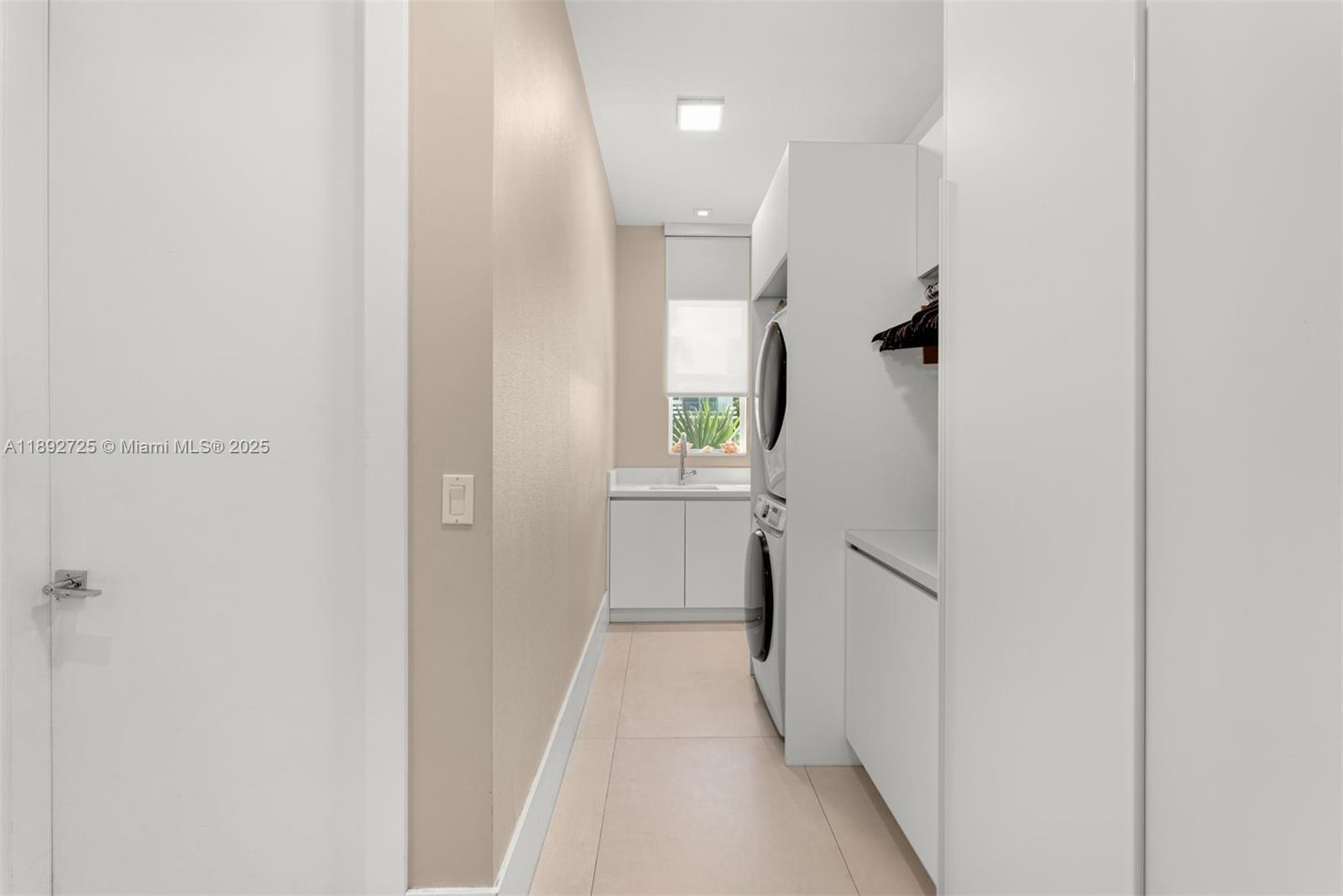 229 Golden Bch Dr Golden Beach, FL 33160