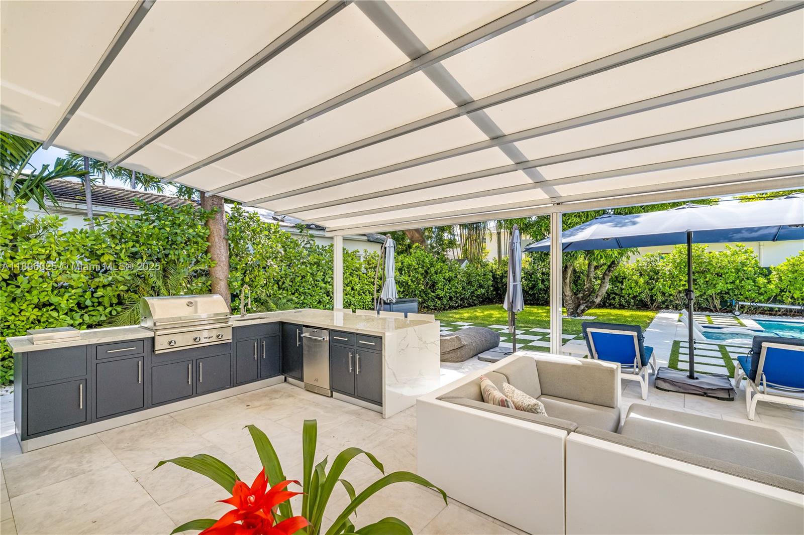 6166 Pine Tree Dr Miami Beach, FL 33140