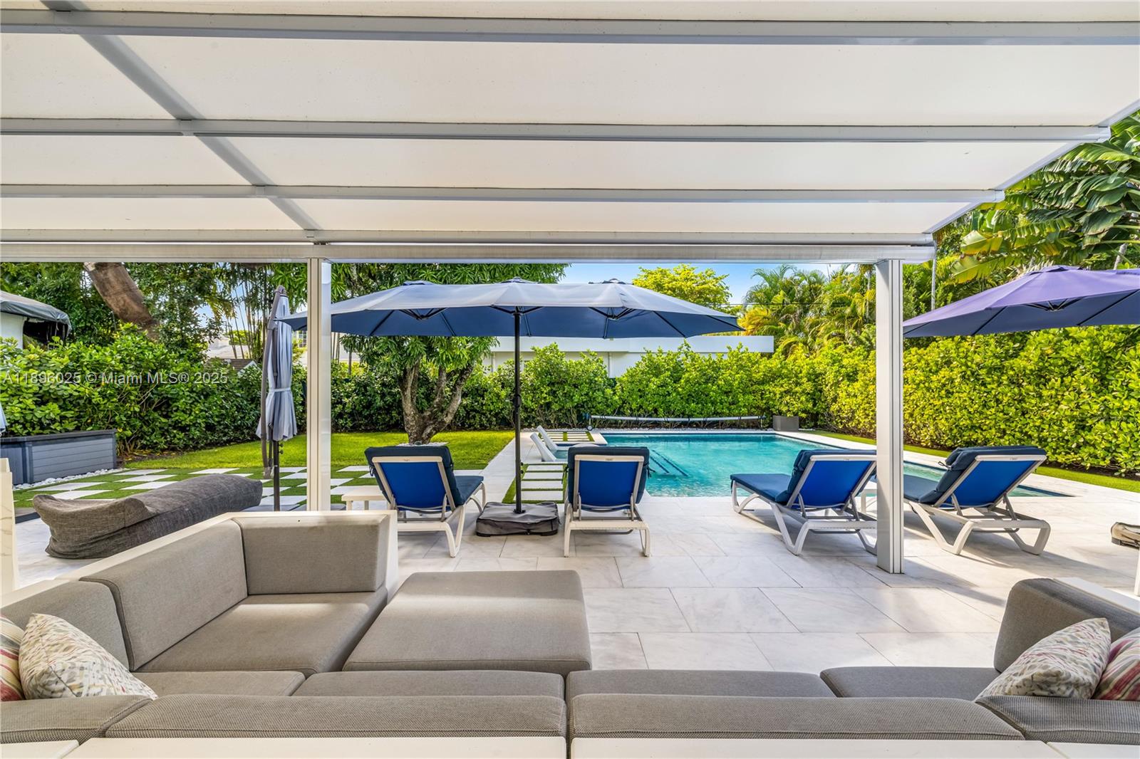 6166 Pine Tree Dr Miami Beach, FL 33140