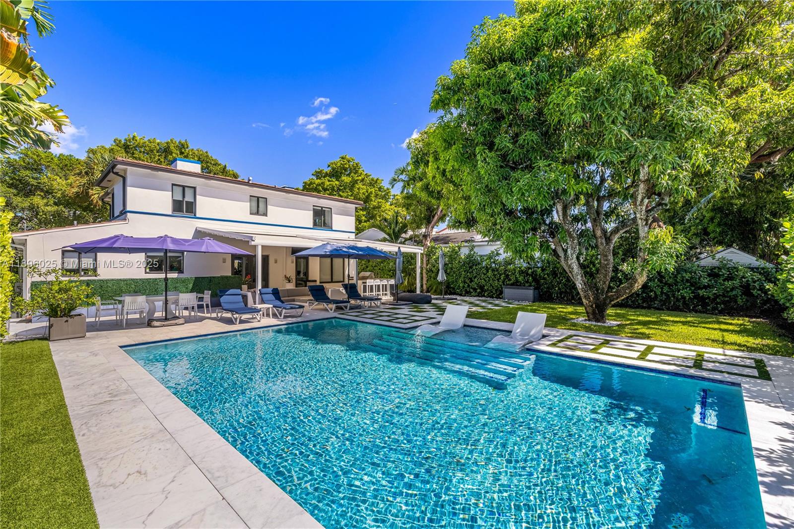 6166 Pine Tree Dr Miami Beach, FL 33140